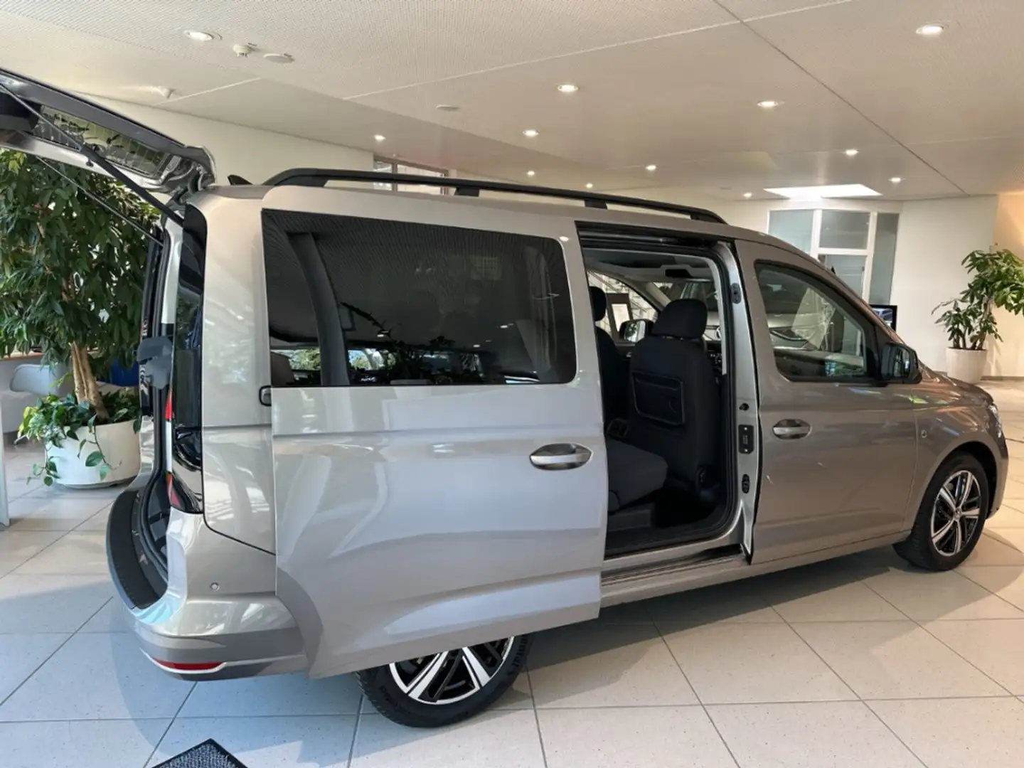 Volkswagen Caddy eHybrid  EU6e Life 7-Sitzer 1,5 l 85 kW DSG Beige - 2