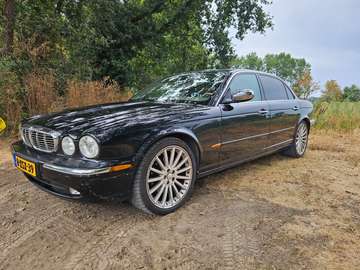 XJ 3.5 V8