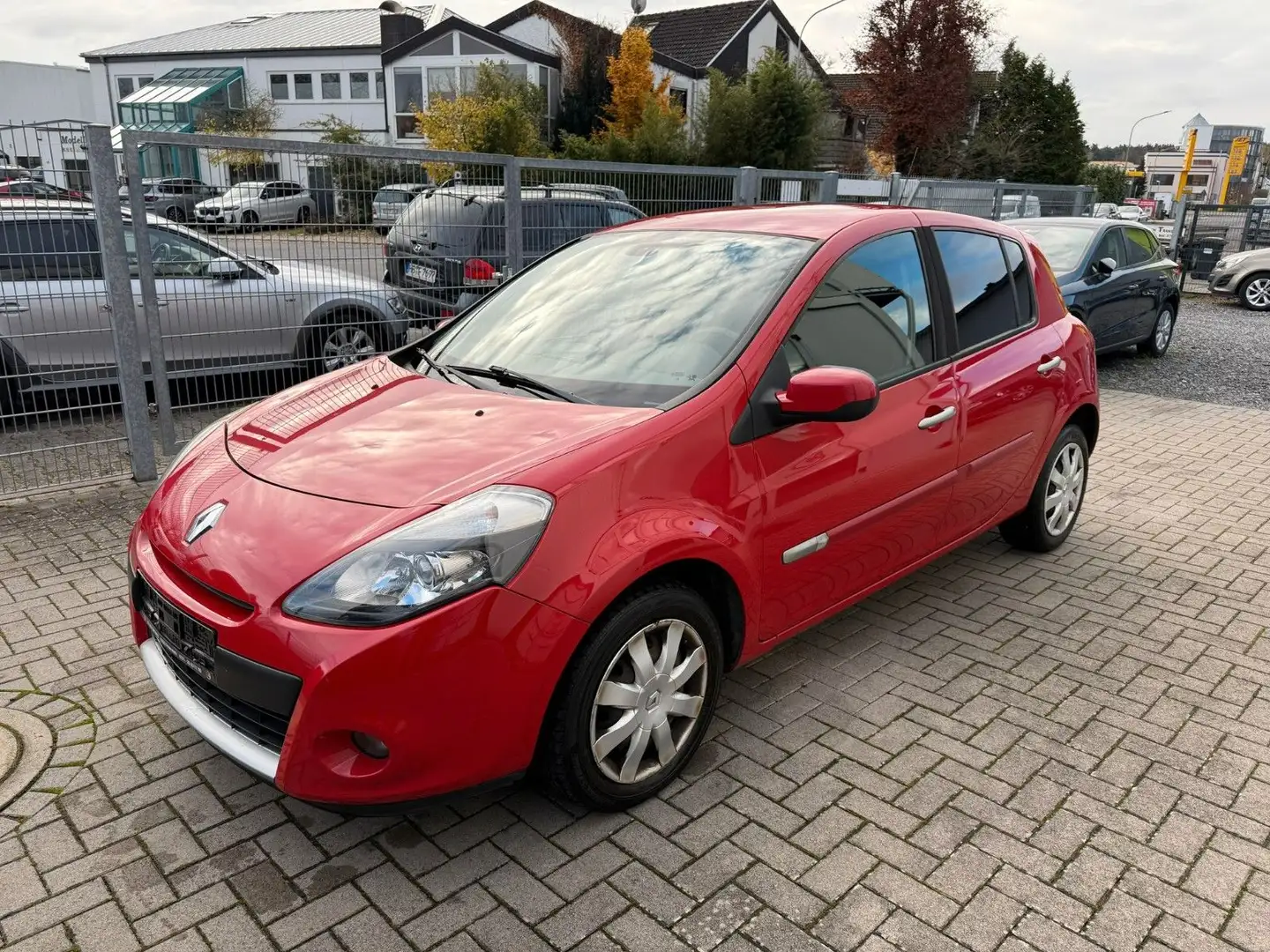 Renault Clio III Dynamique Rot - 1