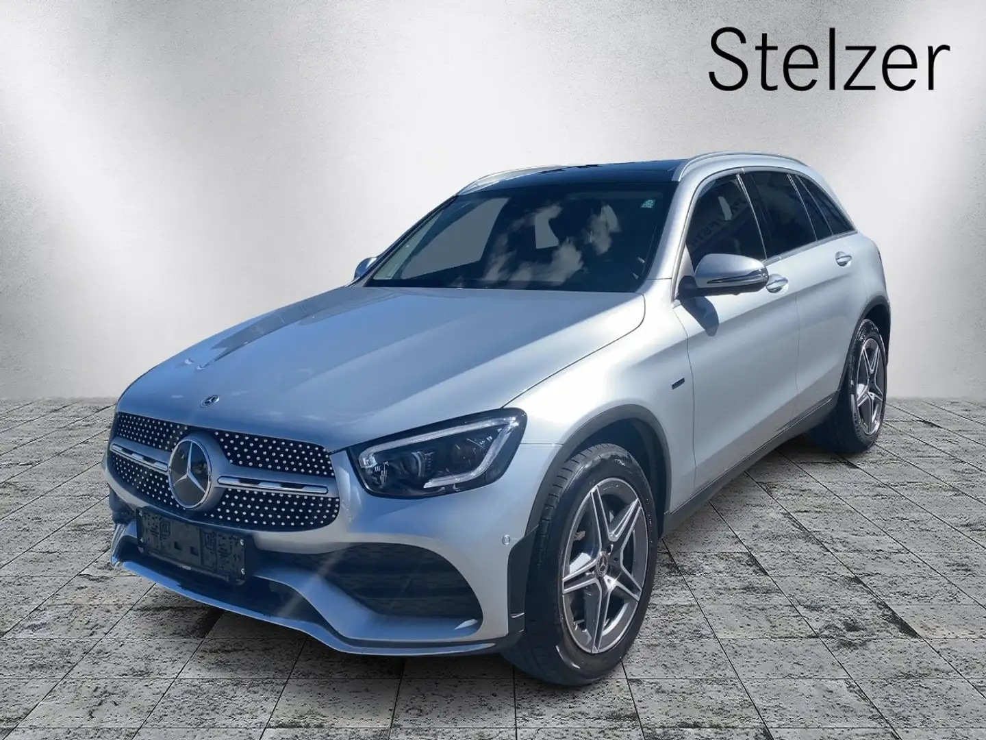 Mercedes-Benz GLC 300 de 4MATIC AMG Line Distr KeyGo SHD AHV Silber - 2