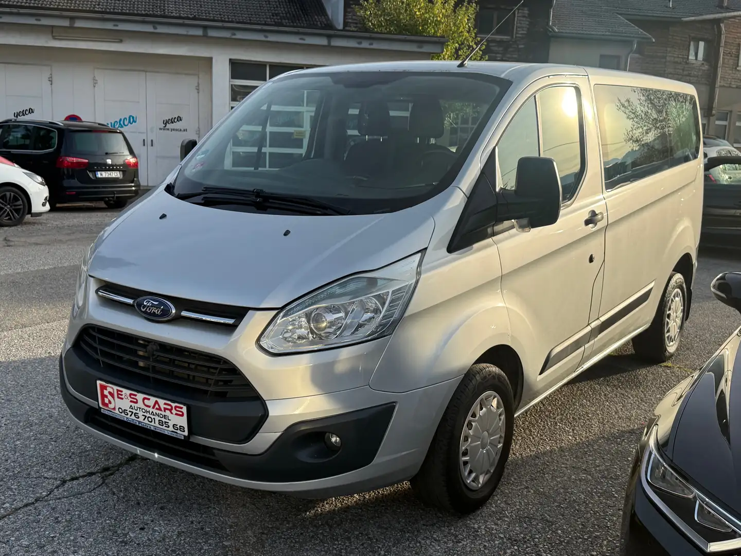 Ford Tourneo Custom 2.2 TDCI Transit 9 Sitzer Grau - 1
