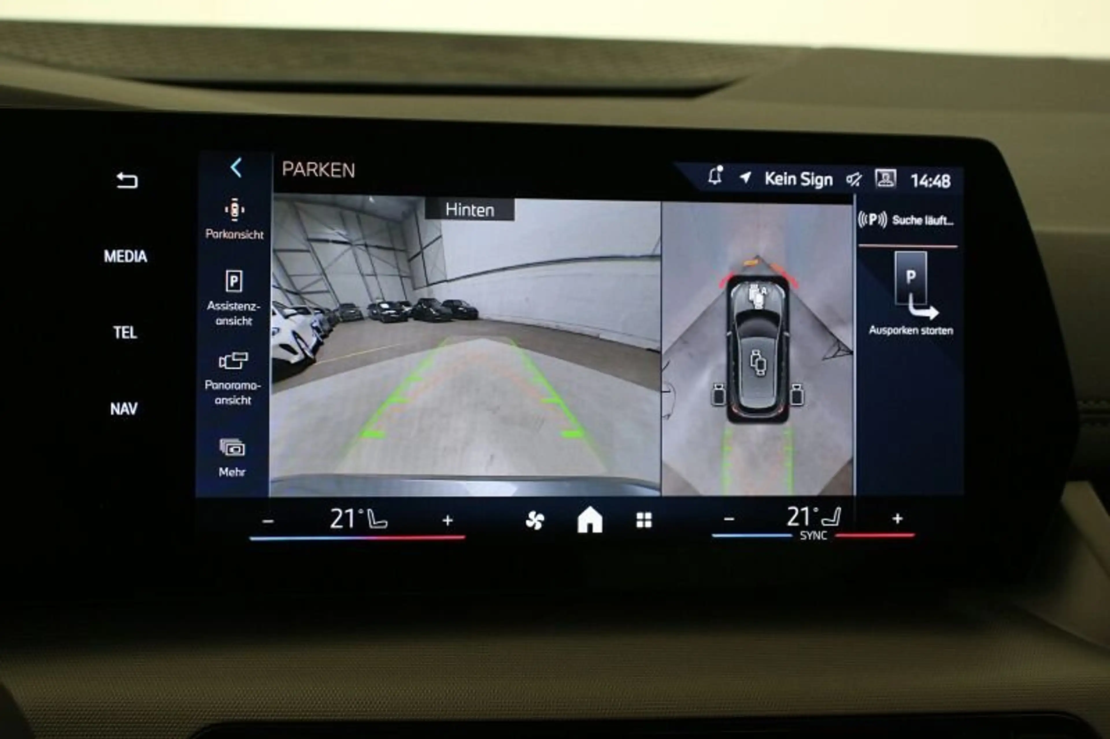 BMW 225 e xDr Active Tourer Professional LED HuD DAB — photo 11