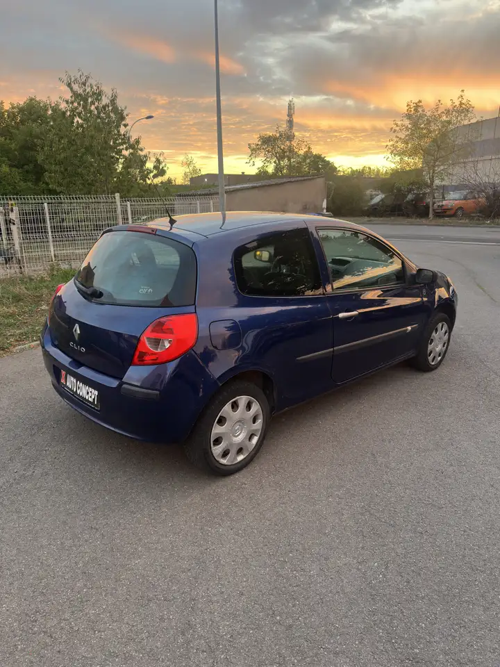 Renault Clio Citadine 3 portes — photo 5