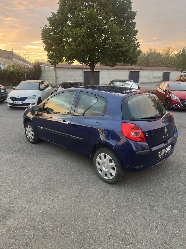Renault Clio Citadine 3 portes — photo 6