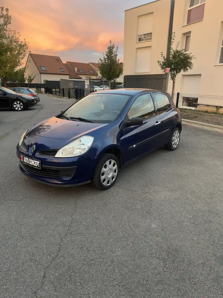 Renault Clio Citadine 3 portes — photo 4