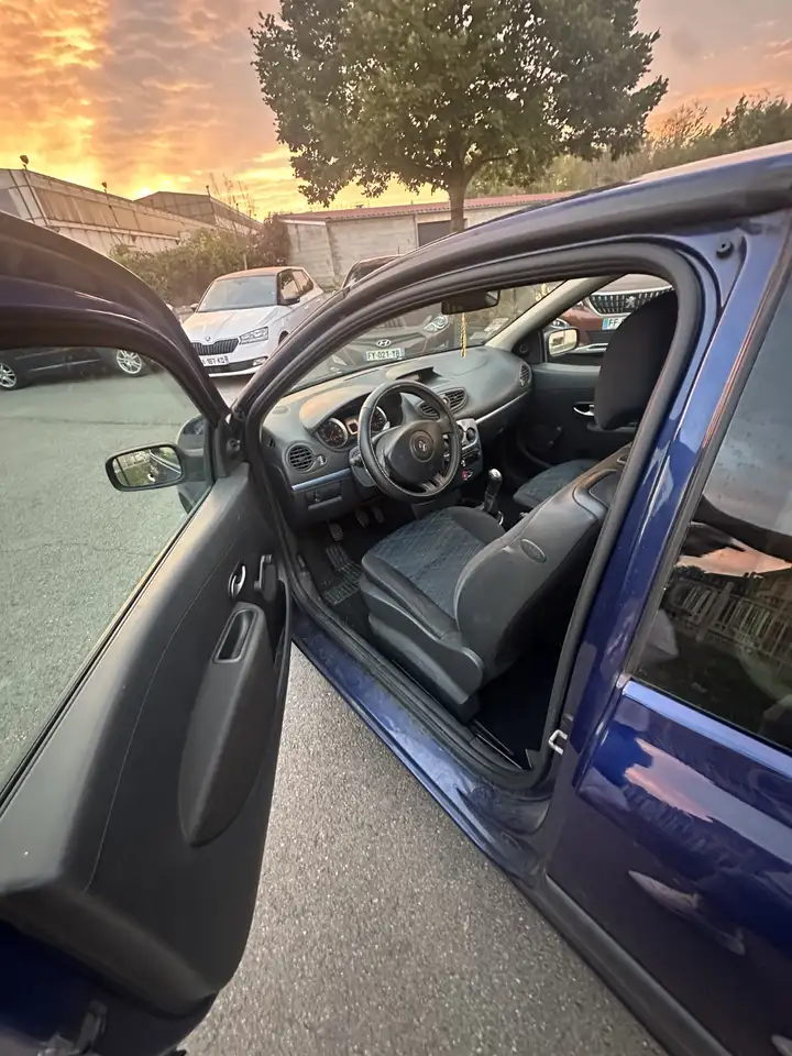 Renault Clio Citadine 3 portes — photo 7