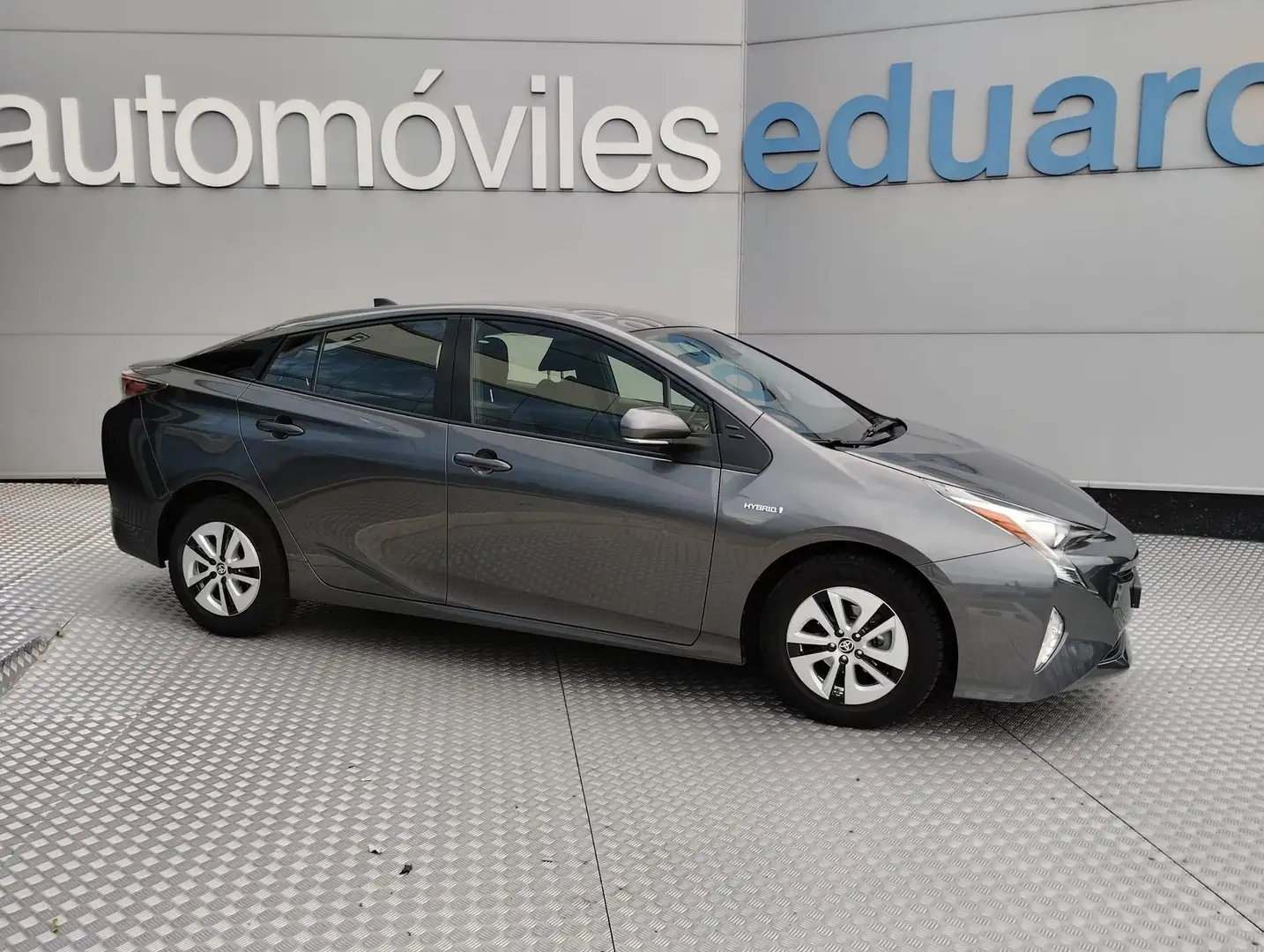 Toyota Prius 1.8 Gris - 1