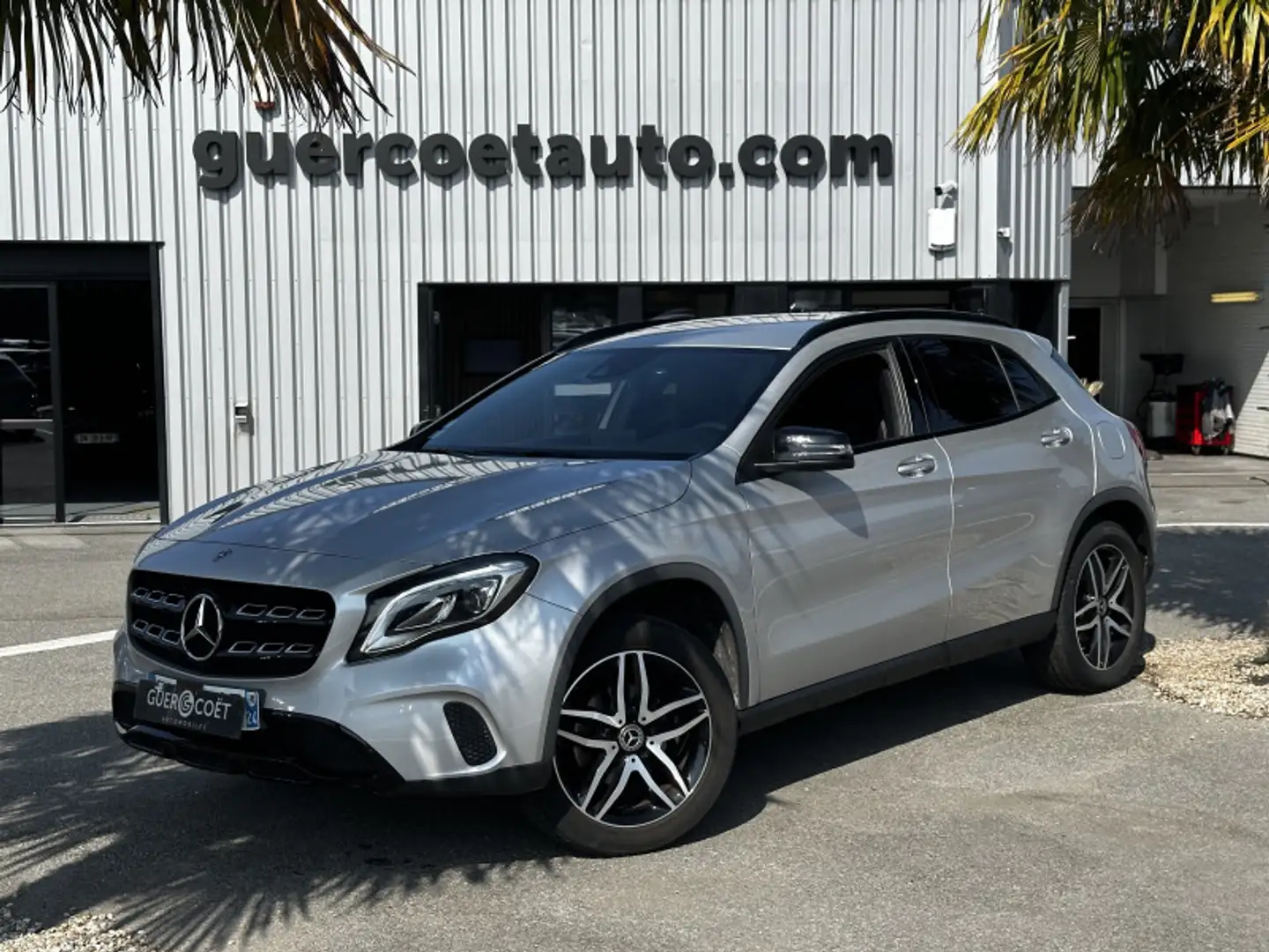 Mercedes-Benz GLA 180 180 122CH SENSATION EURO6D-T Gris - 1