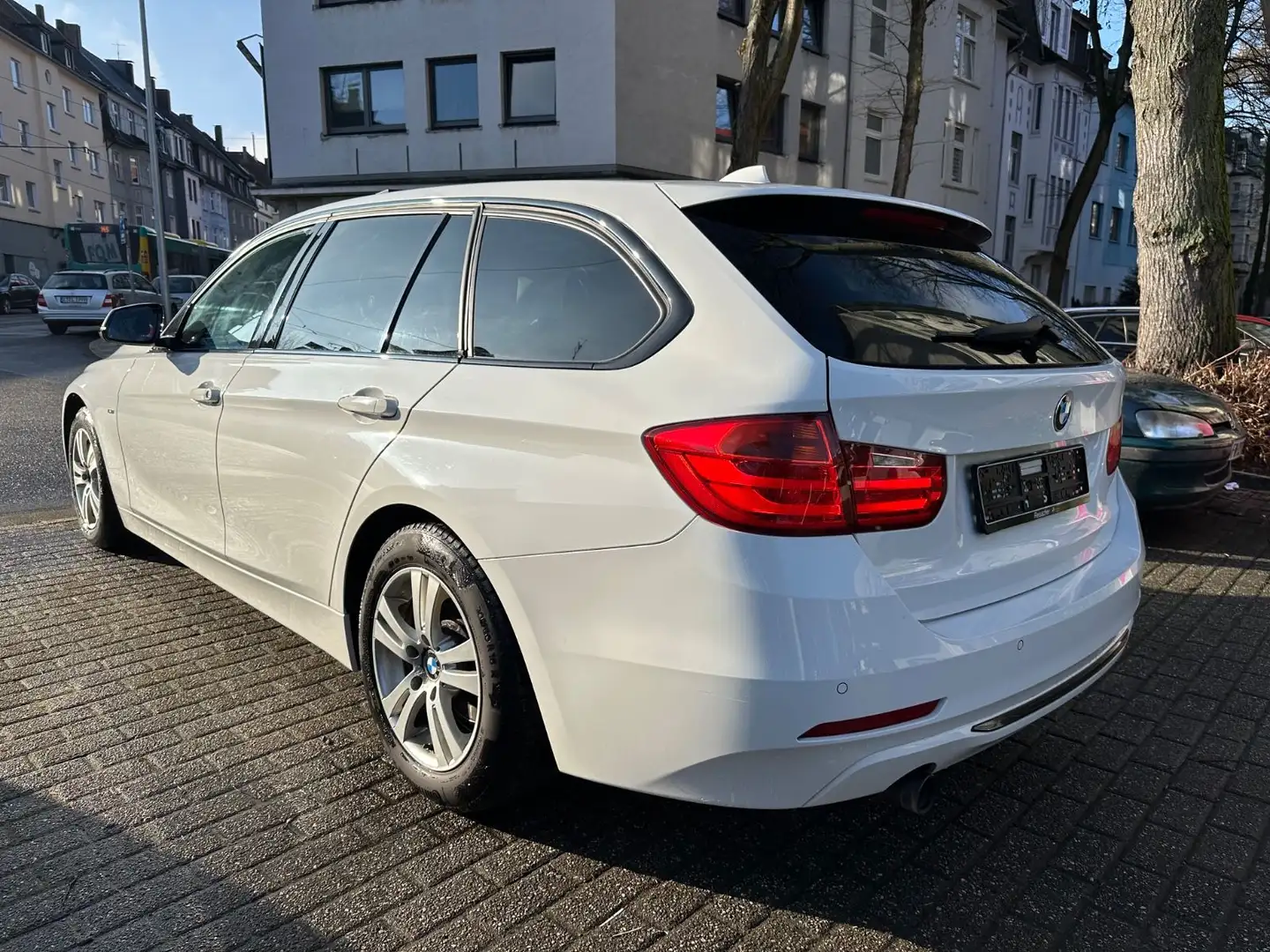 BMW 320 d Touring Sport Line*Panorama Dach*18 Zoll* Blanc - 2