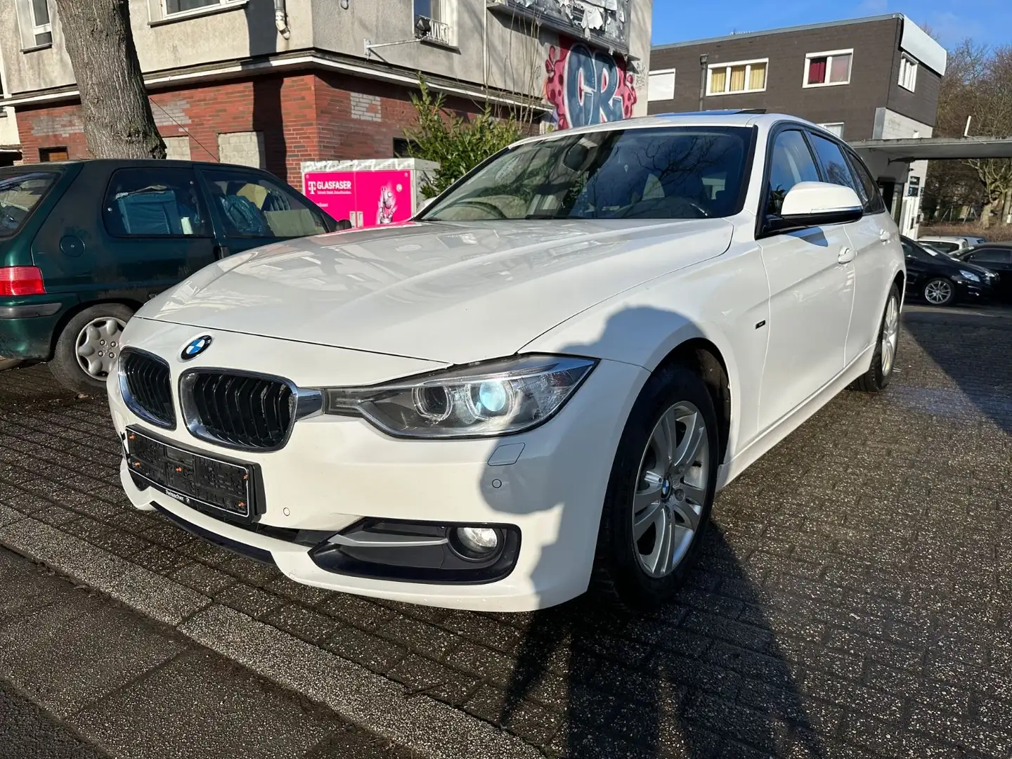 BMW 320 d Touring Sport Line*Panorama Dach*18 Zoll* Blanc - 1