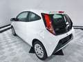 Toyota Aygo (X) 1,0 x-play connect°Automatik°1 Hand Білий - thumbnail 7