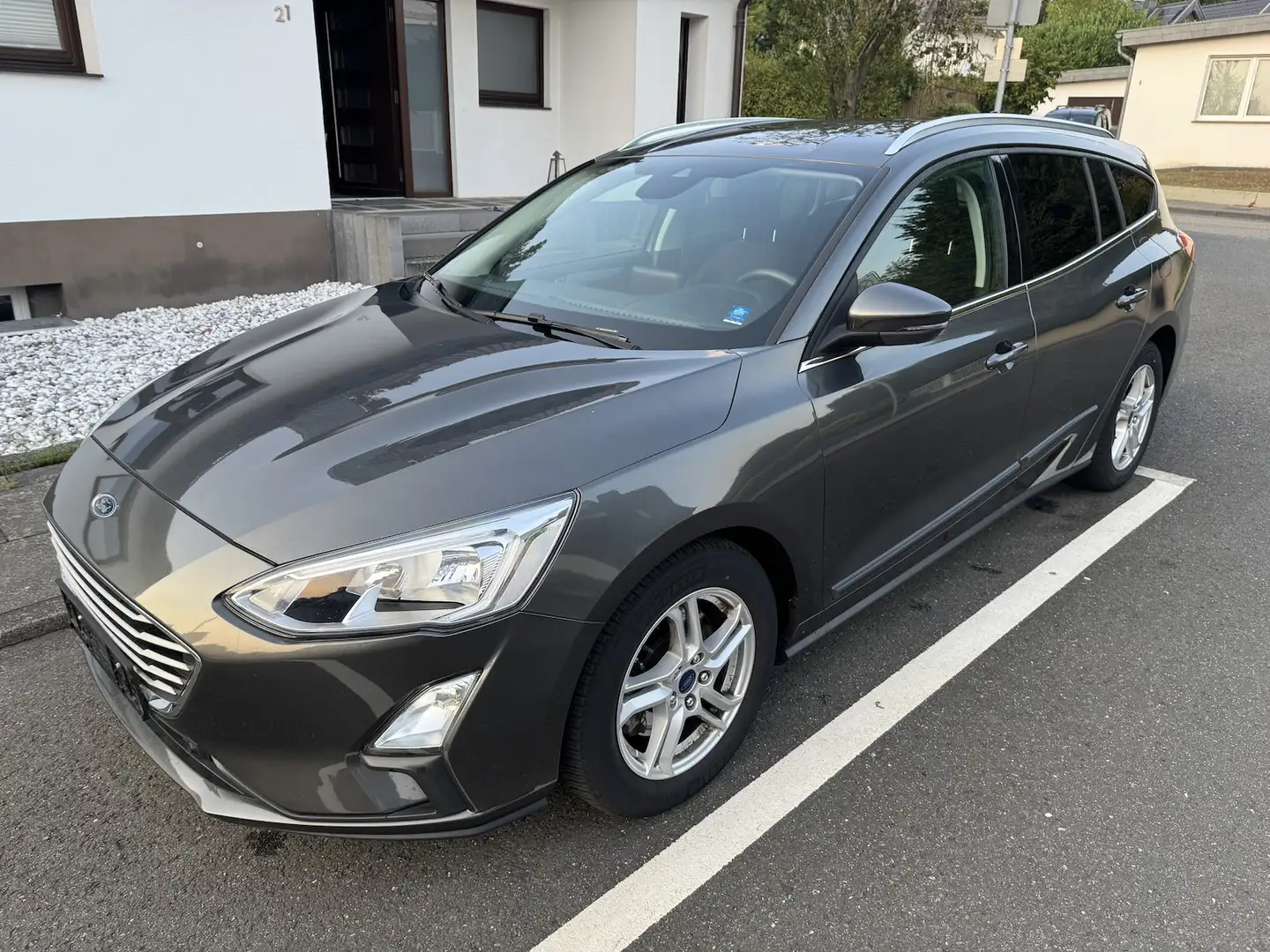 Ford Focus EcoBlue.Nav.Temp.SHZ.Serv-Neu.EU6 GARANTIE.1Hd Grau - 1