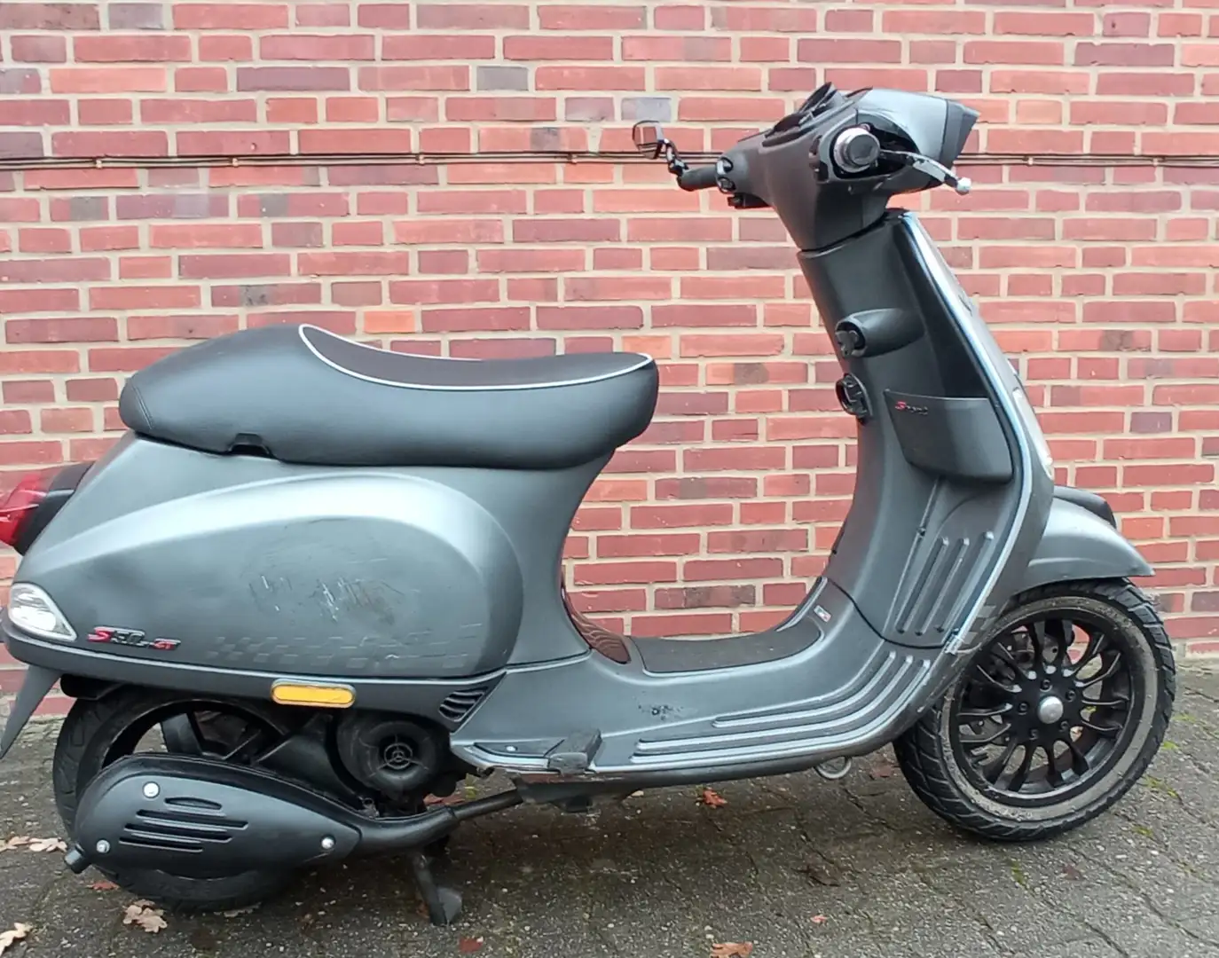 Vespa S 50 ccm 4-Takt 2V in Grigio Titano BJ.2012 Gris - 1