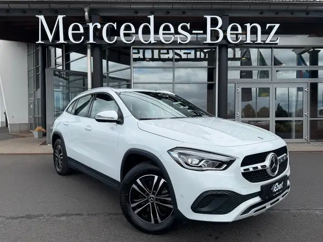 Mercedes-Benz GLA 200 d Style+Distr+AHK+RKamera+1.Hand