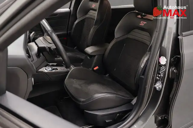 Ford Focus view 14