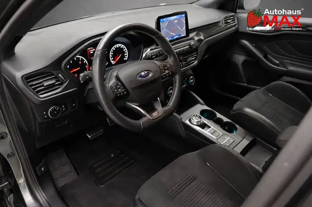 Ford Focus view 12