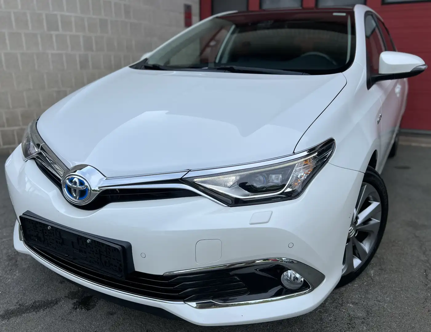 Toyota Auris HEV 1.8i HSD Dynamic E-CVT +CAR-PASS+CAMÉRA+NAVI Wit - 1