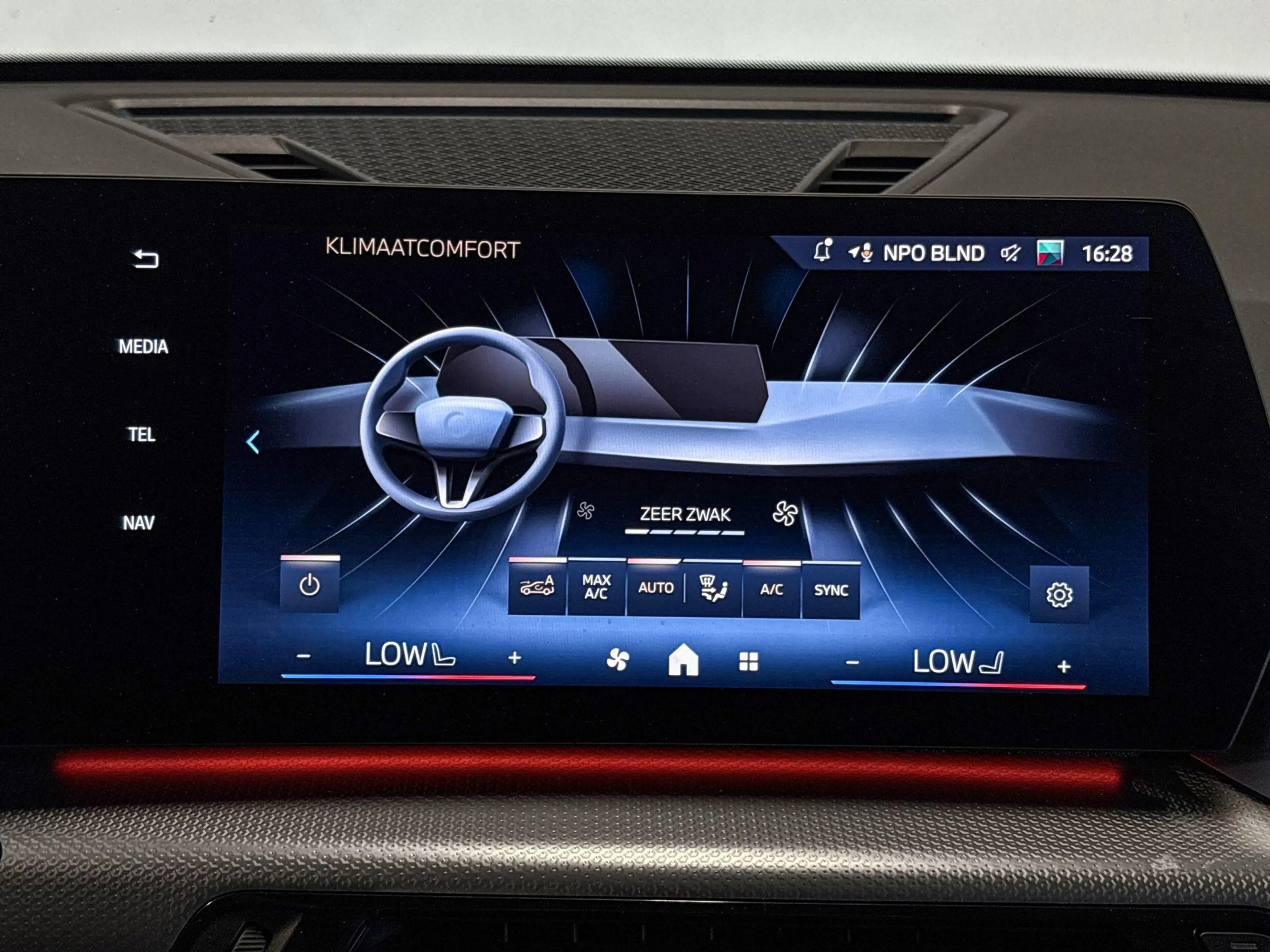 BMW iX1 eDrive20 67 kWh M Sport Edition — photo 15