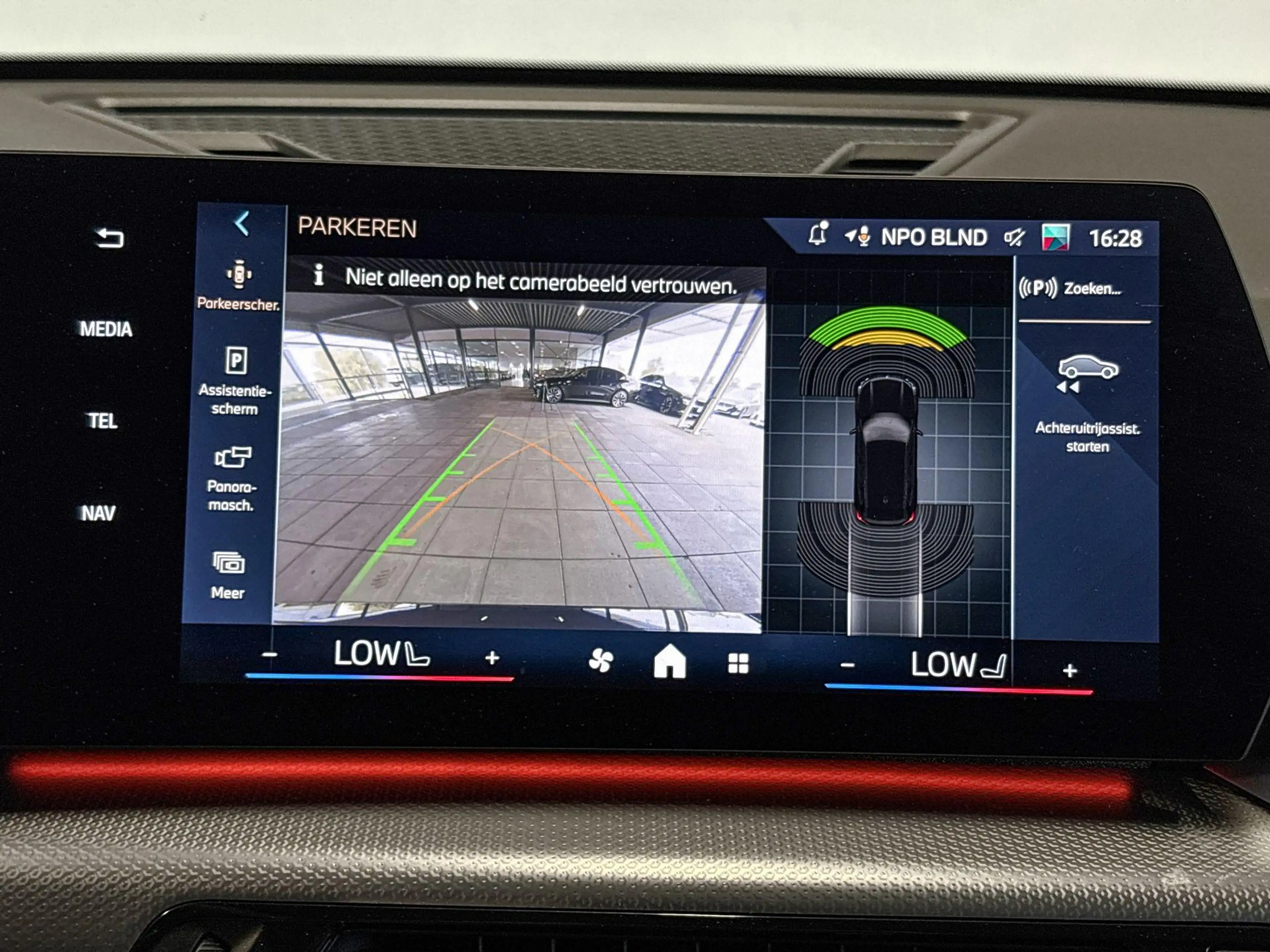 BMW iX1 eDrive20 67 kWh M Sport Edition — photo 13