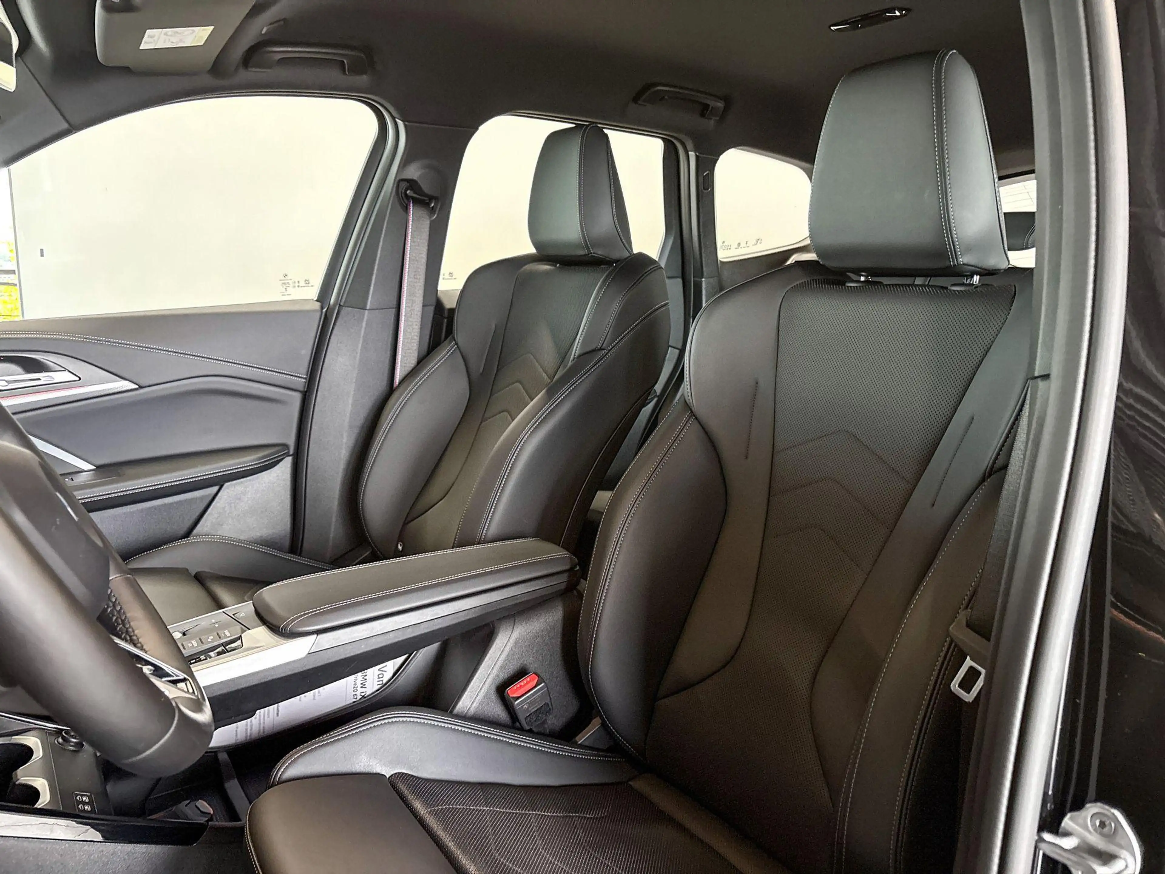 BMW iX1 eDrive20 67 kWh M Sport Edition — photo 9