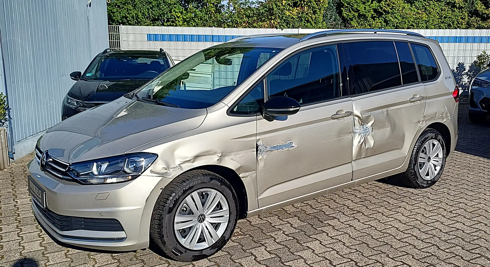 Volkswagen Touran Touran Goal DSG-Klimaaut-Navi-Kamera-Leder-AHKschw Silber - 1