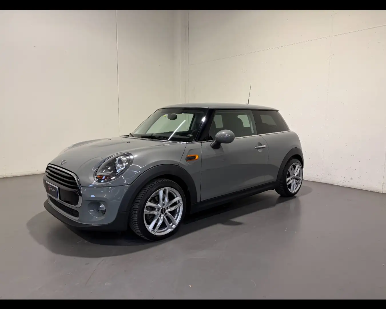 MINI Cooper D COOPER 3P 1.5D AUTO Grijs - 2