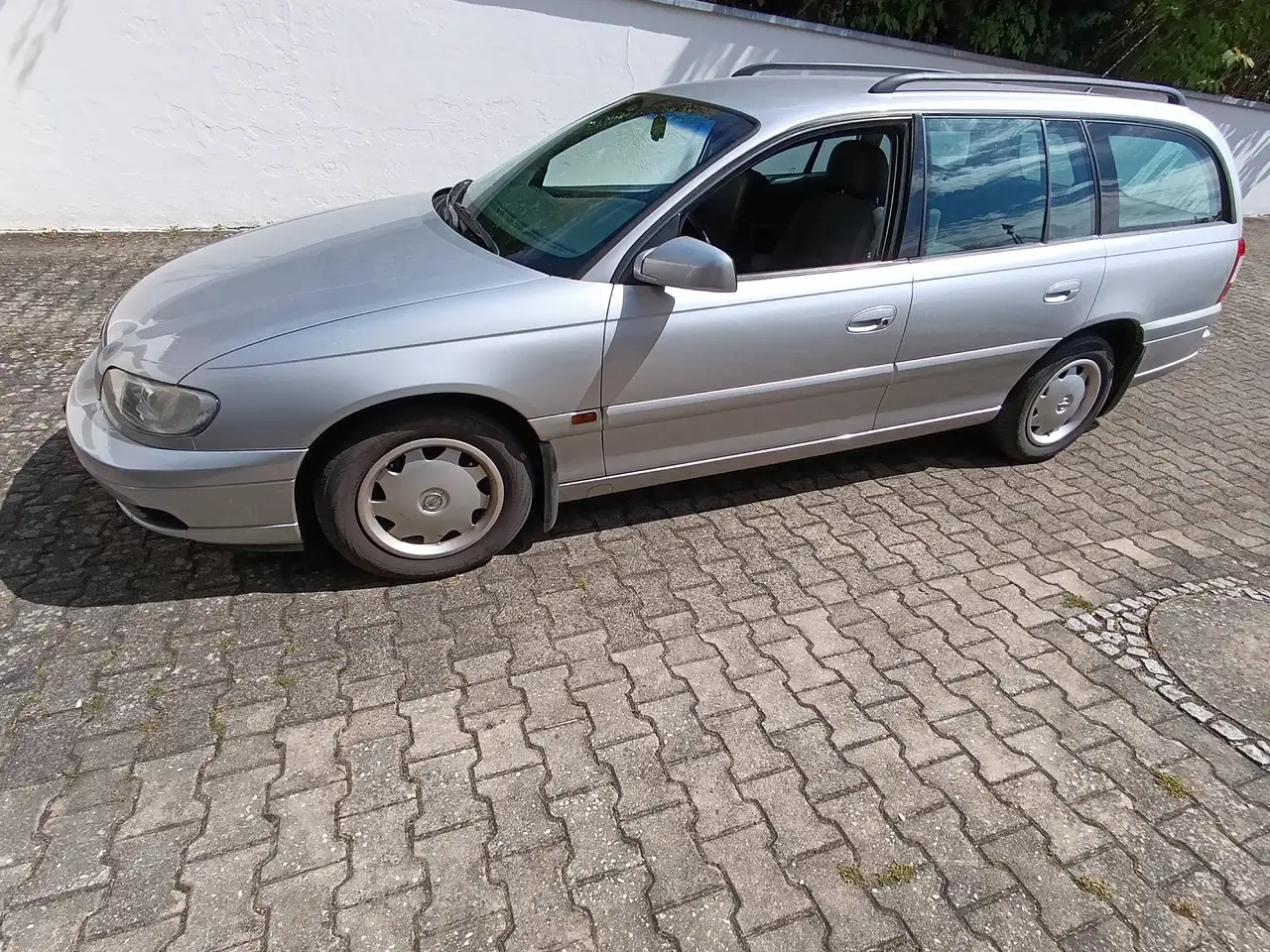 Opel Omega Caravan B 2,5 V6, foto 2