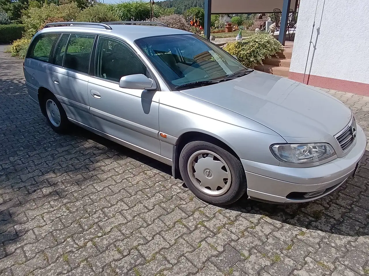 Opel Omega Caravan B 2,5 V6, foto 4