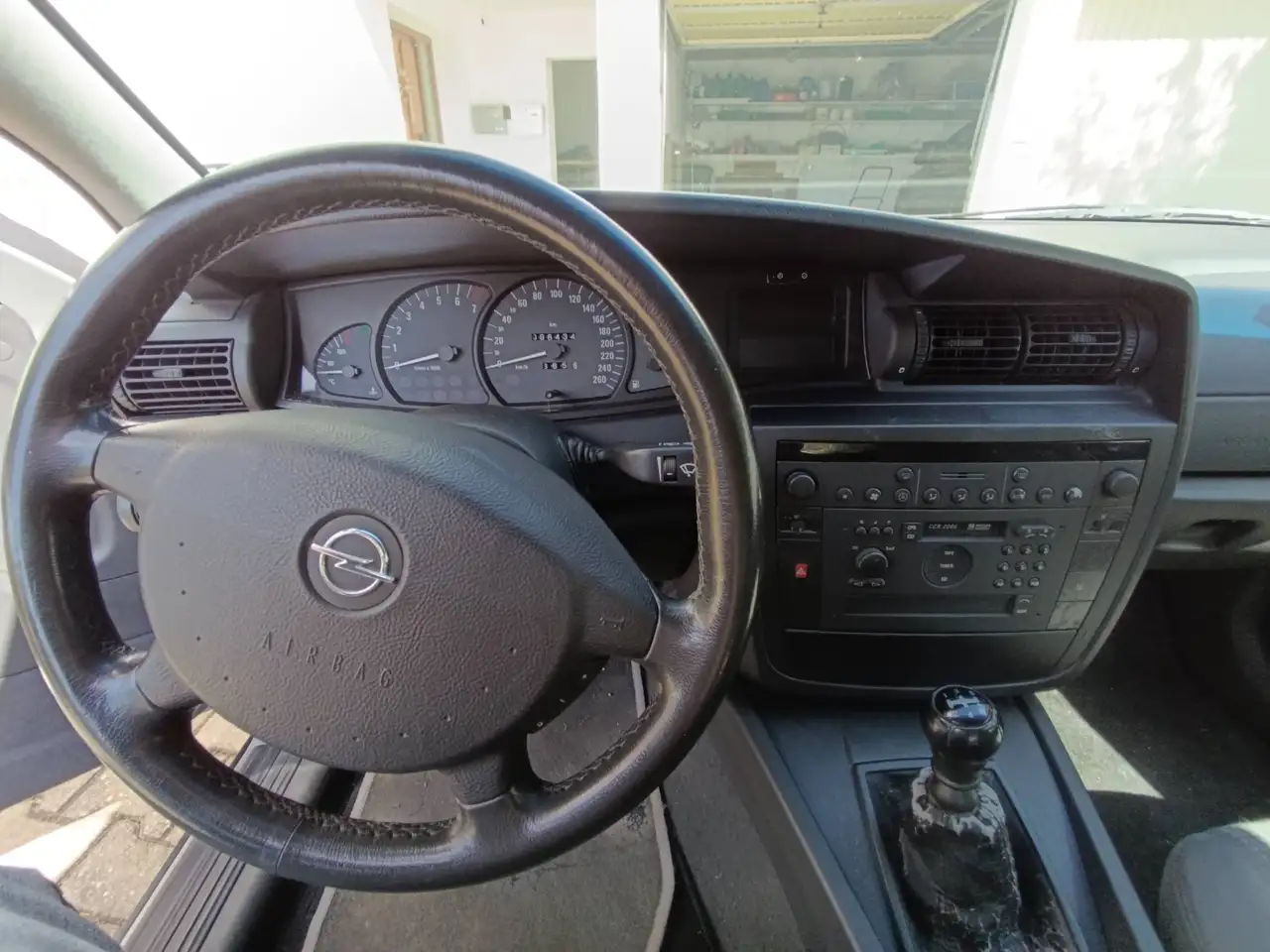 Opel Omega Caravan B 2,5 V6, foto 11