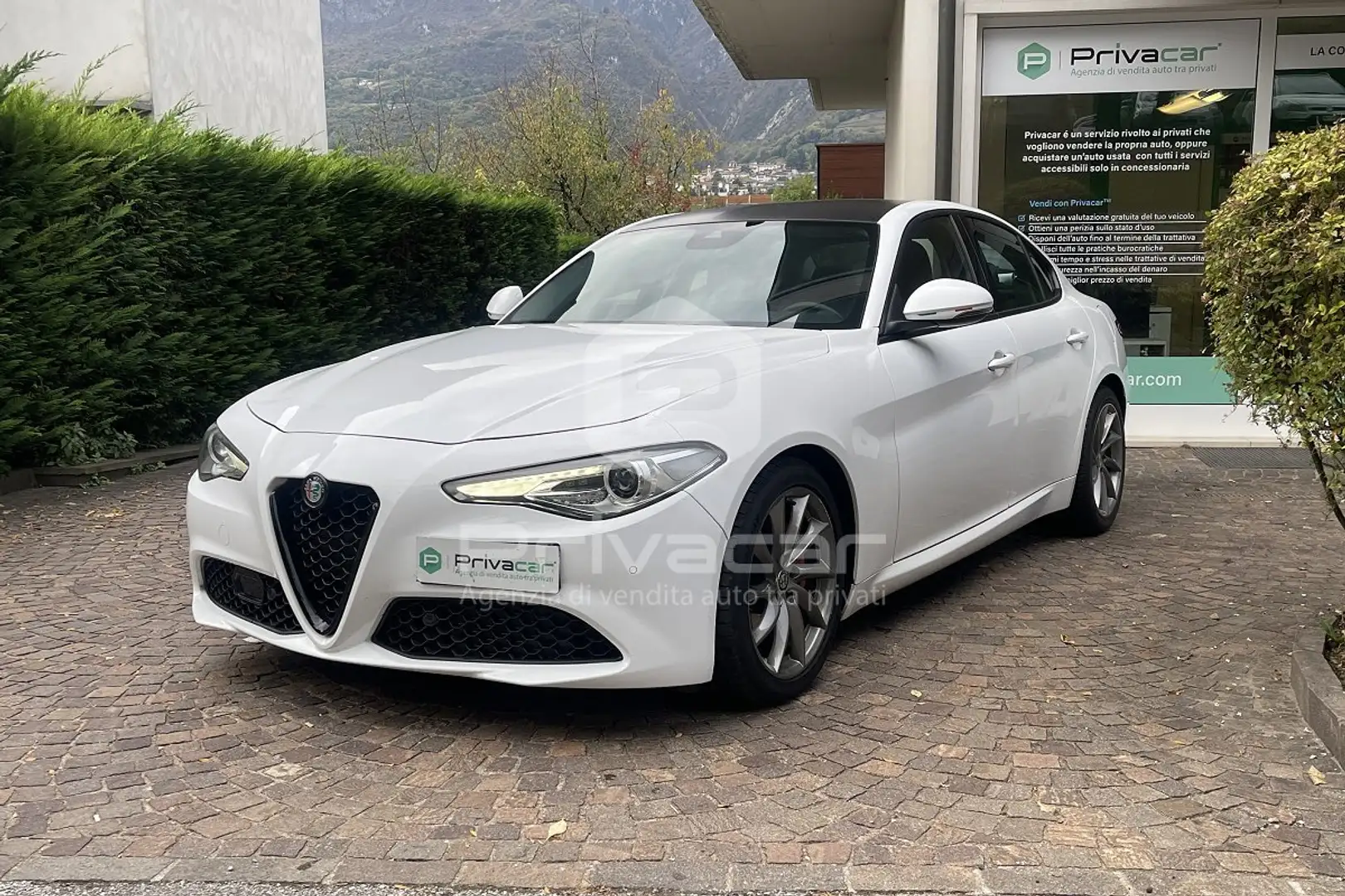 Alfa Romeo Giulia Giulia 2.2 Turbodiesel 180 CV AT8 Business Sport Launch Ed. Bianco - 1
