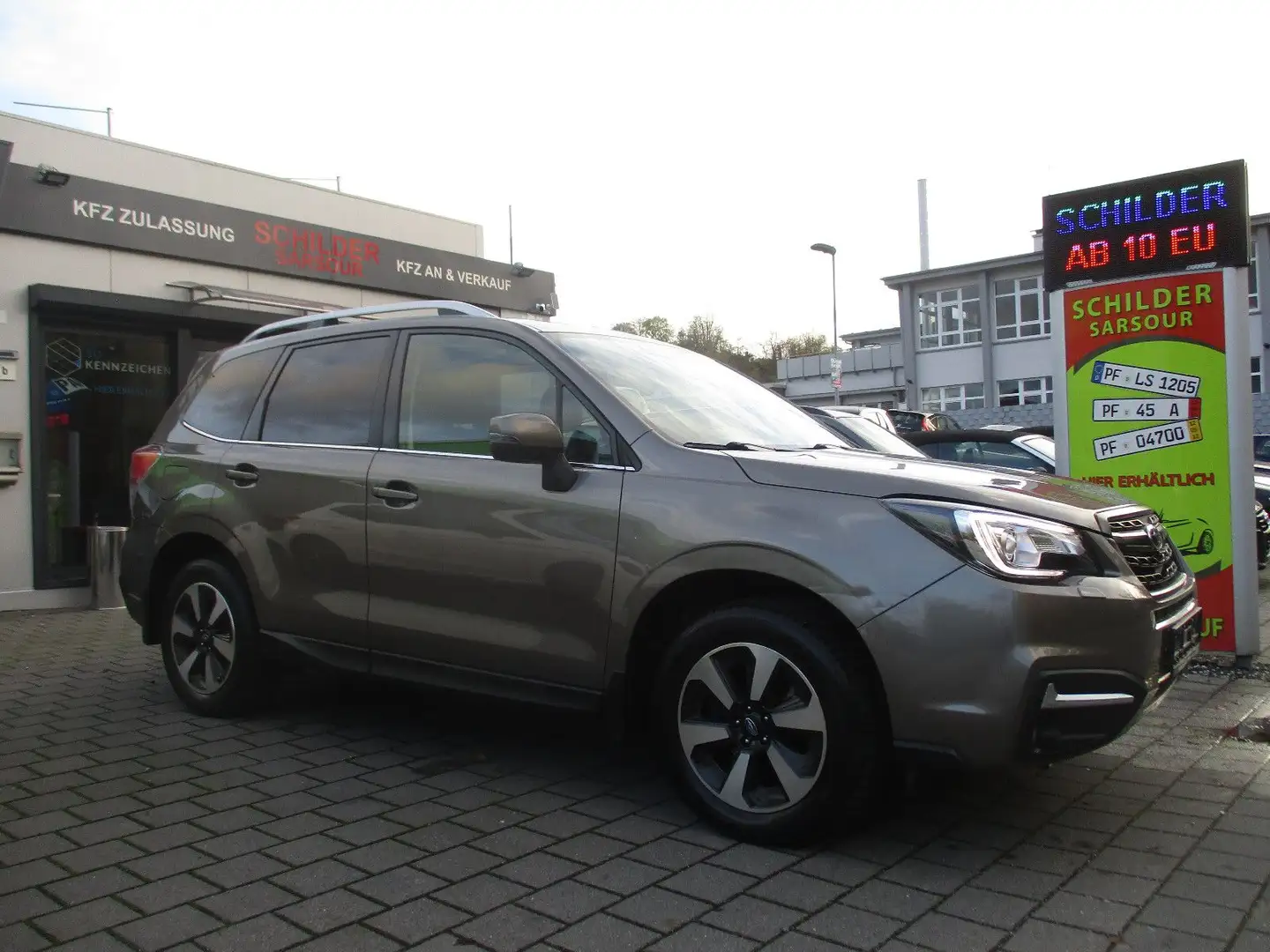 Subaru Forester Exclusive/4WD/Automatik/1.Hand Brown - 1