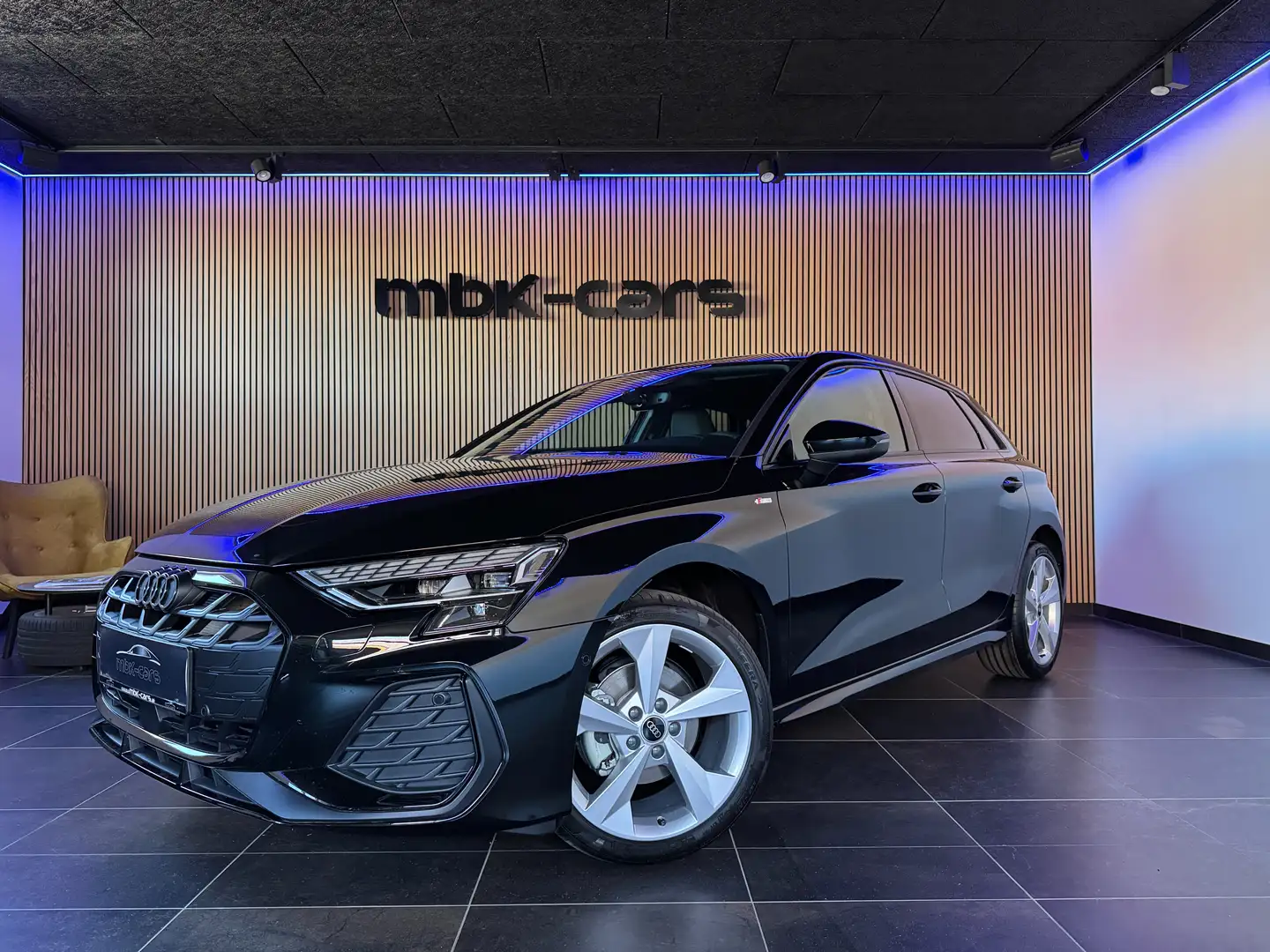 Audi A3 30TFSI S line Schwarz - 1