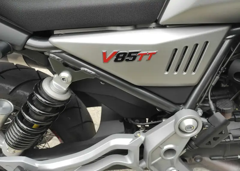 Moto Guzzi V 85 TT - foto 8