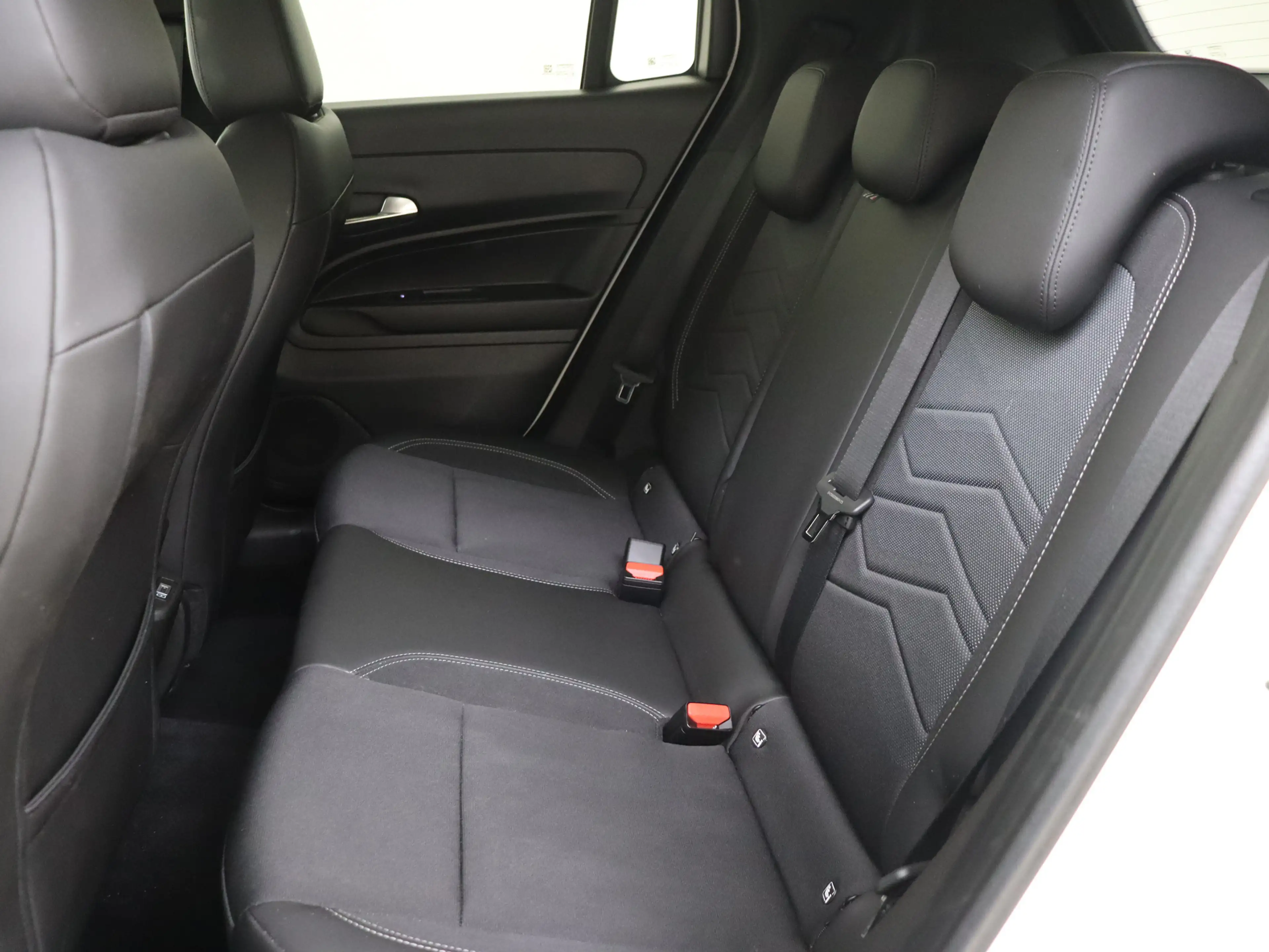 Jeep Avenger 1.2 e-Hybrid Summit | Carplay | Full Map Navi | Ca — photo 12
