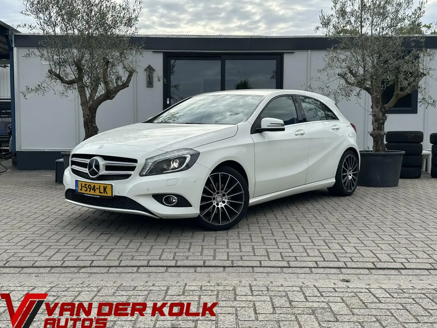 Mercedes-Benz A 180 Ambition Xenon Half Leder Climate LED Stoelverwarm Wit - 1