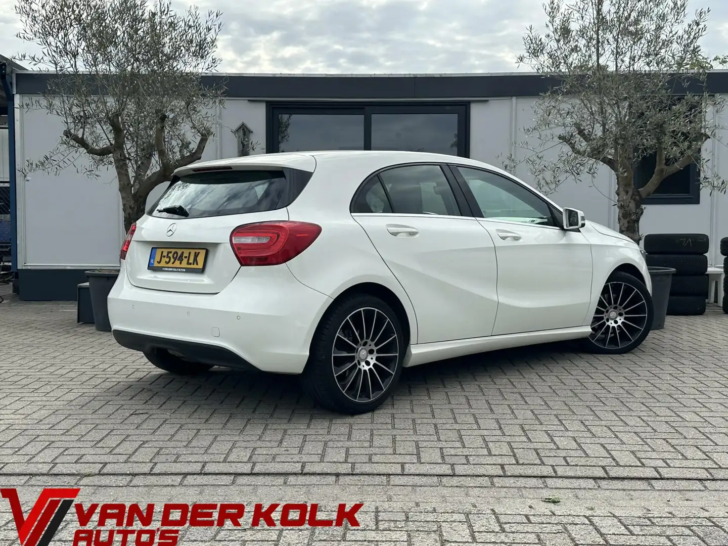 Mercedes-Benz A 180 Ambition Xenon Half Leder Climate LED Stoelverwarm Wit - 2