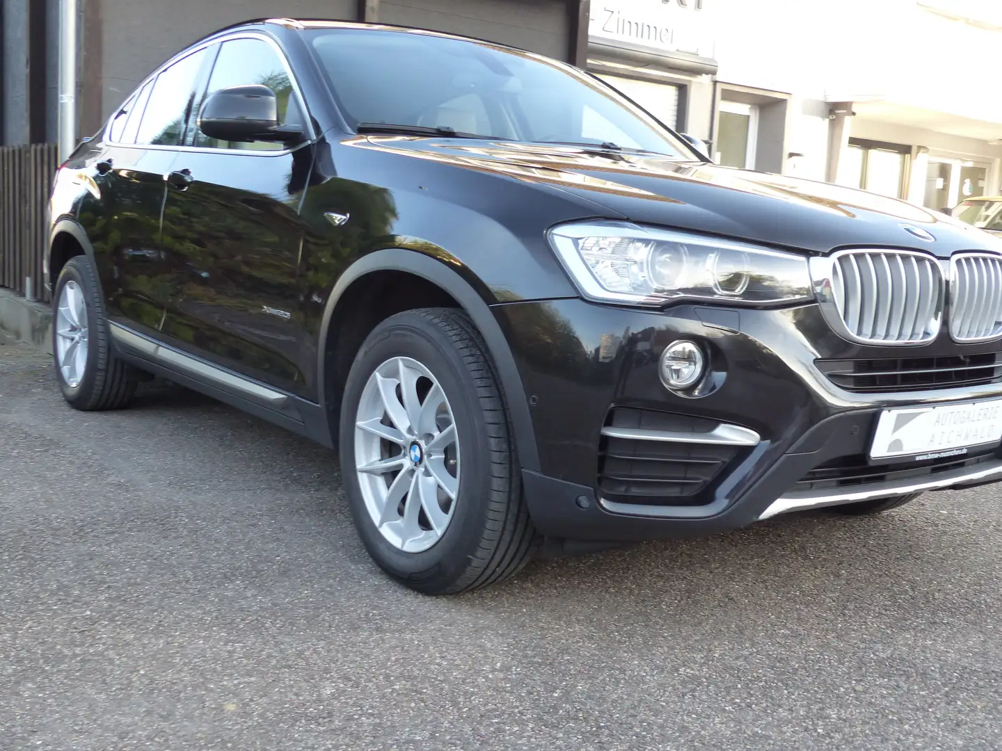 BMW X4 xDrive 20 i xLine,Standh,Xen,Nav,1.HAND! Schwarz - 2