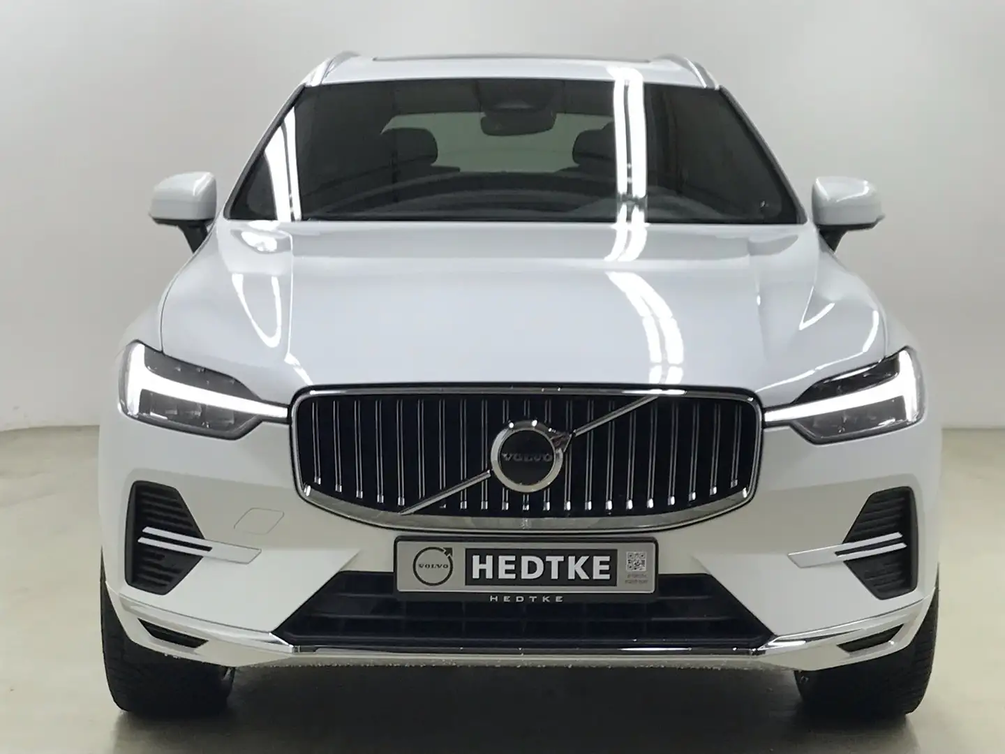 Volvo XC60 T6 Recharge AWD Plus Bright 20"+AHK+WINTER- Weiß - 2