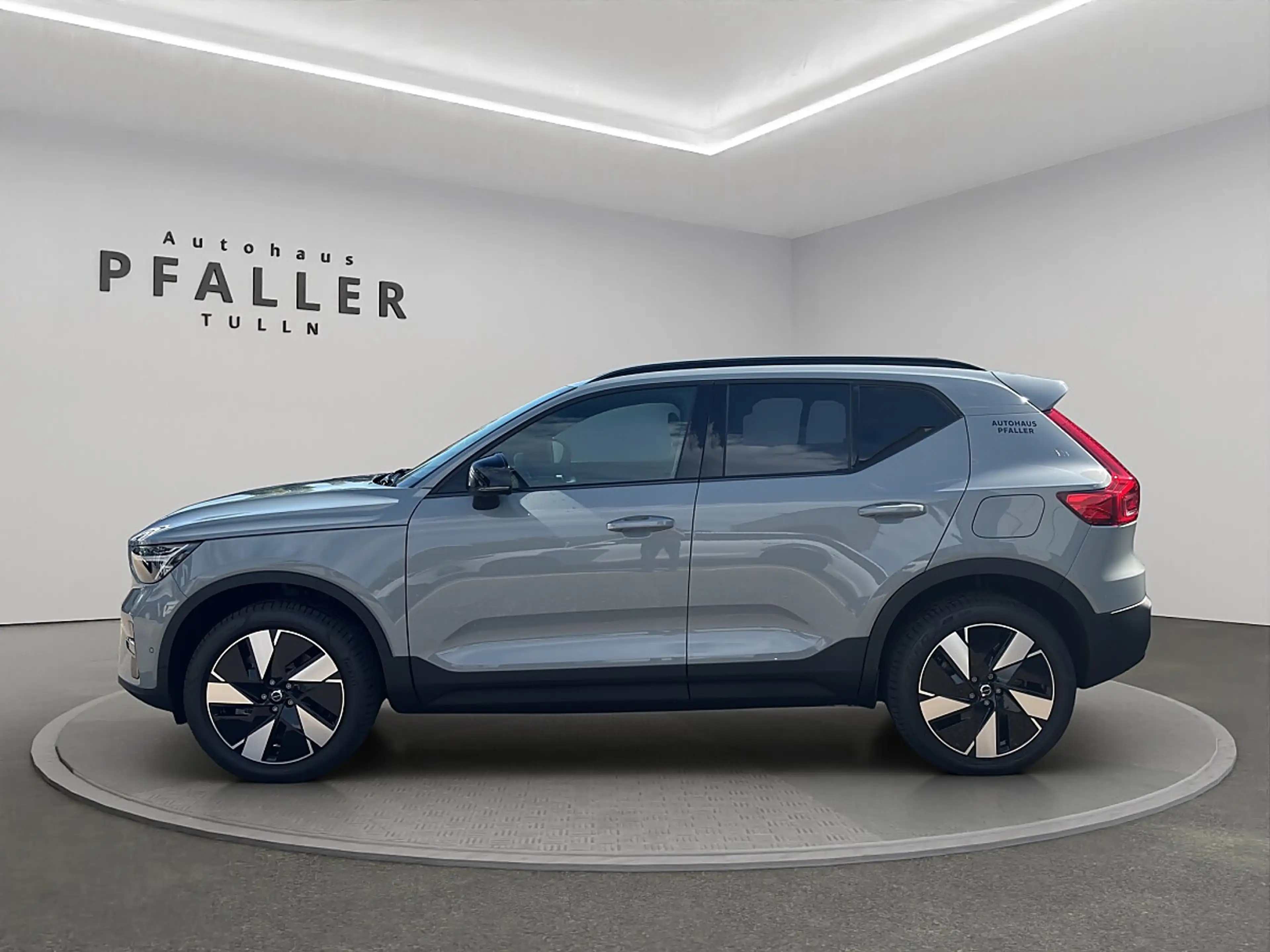 Volvo EX40 Single Motor Extended Range 82kWh Plus — photo 3