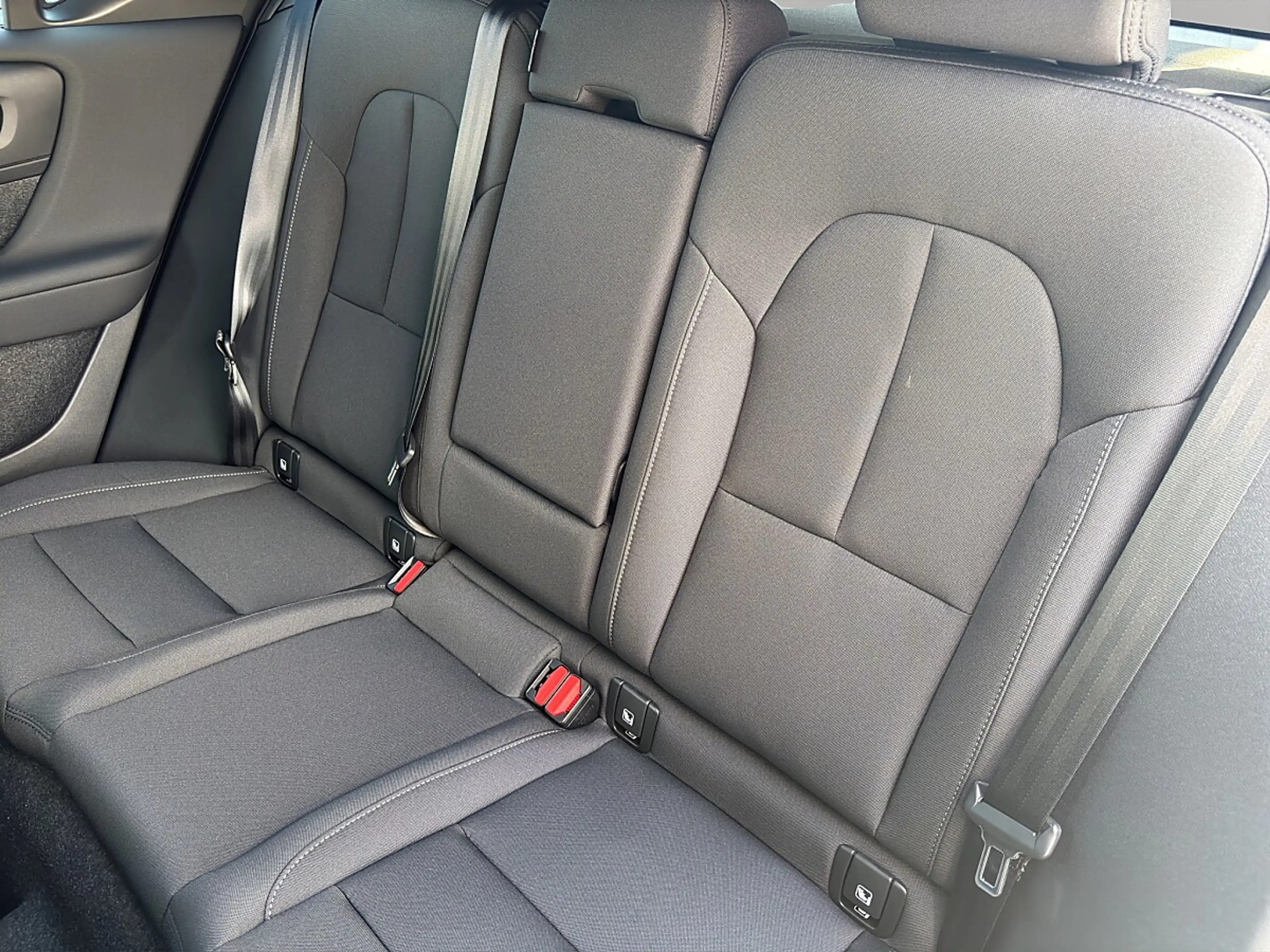 Volvo EX40 Single Motor Extended Range 82kWh Plus — photo 6