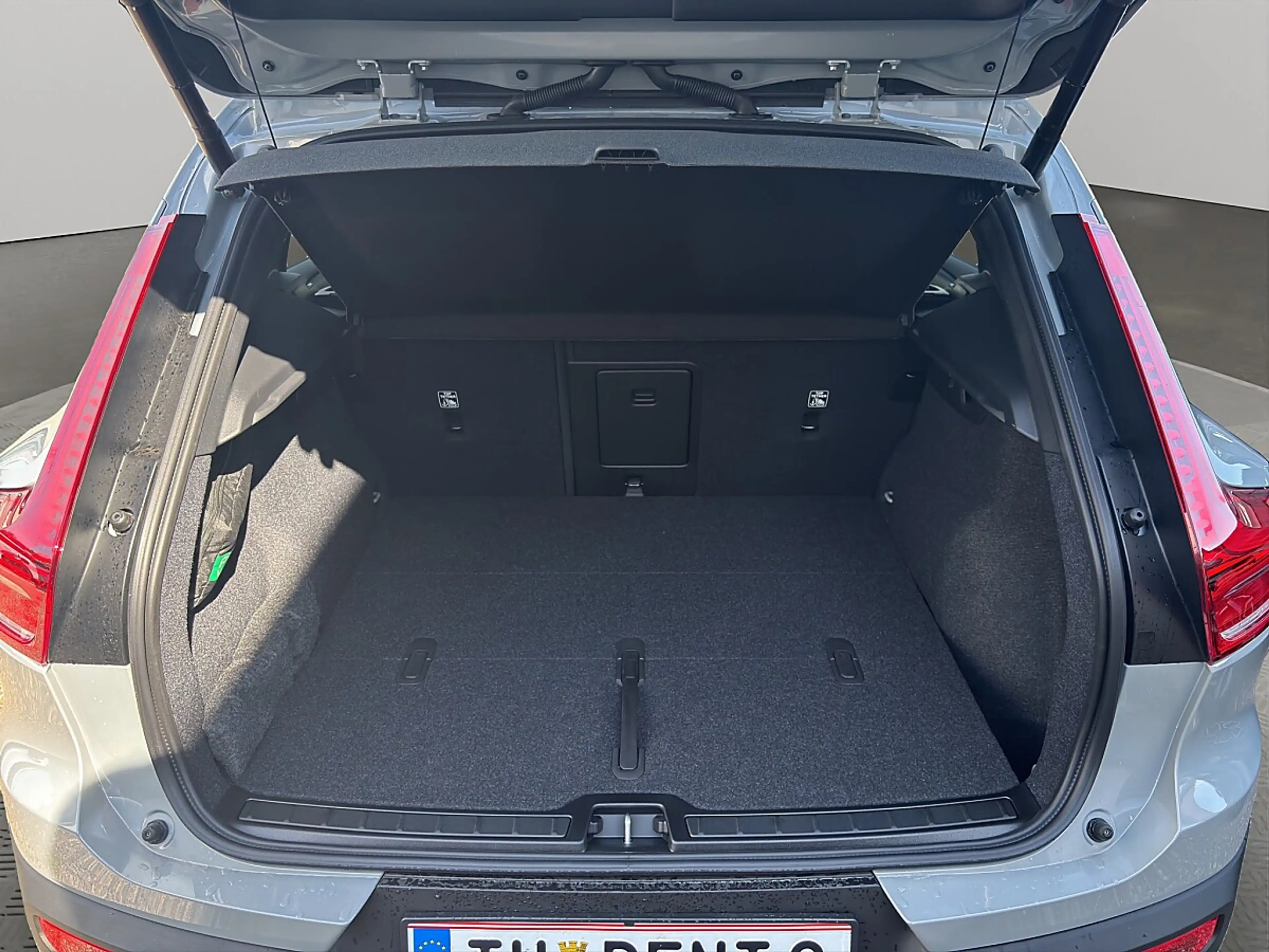 Volvo EX40 Single Motor Extended Range 82kWh Plus — photo 13