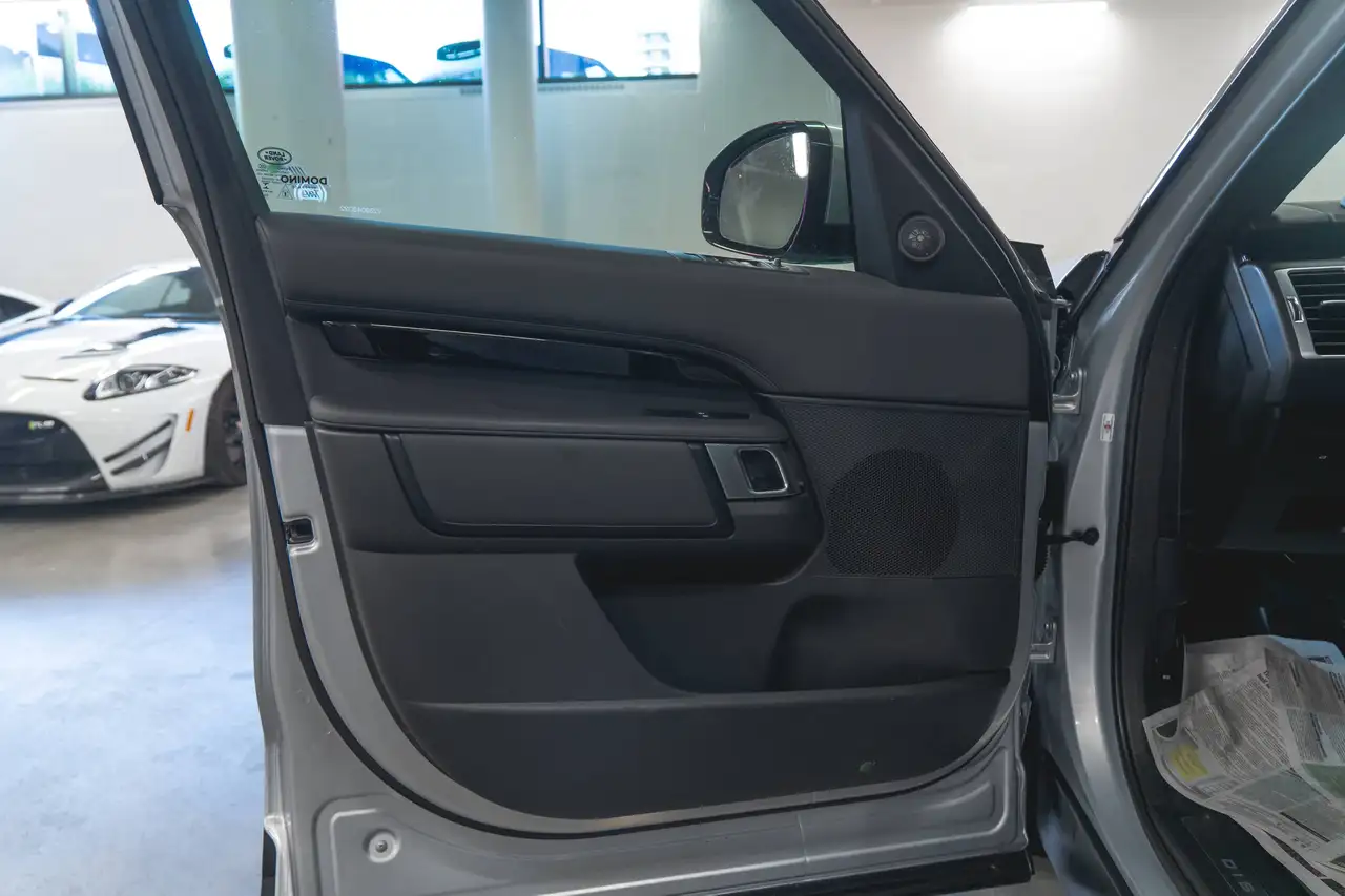 Land Rover Discovery photo Land Rover Discovery