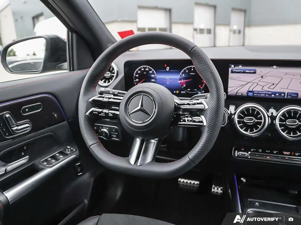 Mercedes-Benz GLA снимка Mercedes-Benz GLA