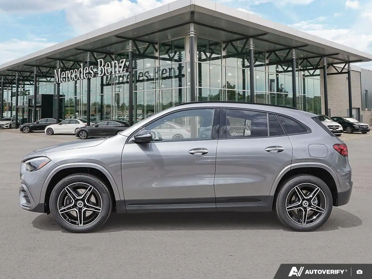 Mercedes-Benz GLA снимка Mercedes-Benz GLA