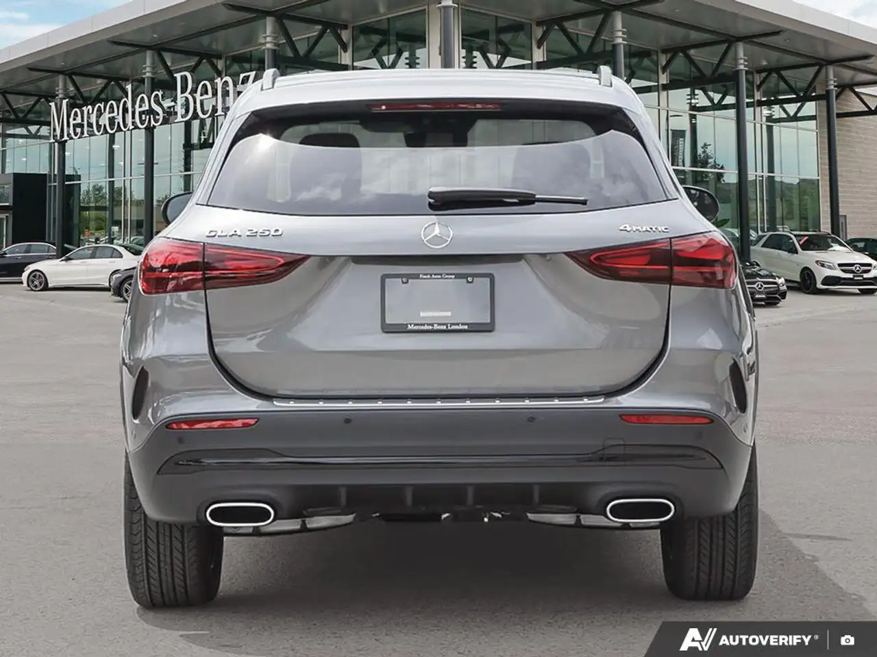 Mercedes-Benz GLA снимка Mercedes-Benz GLA