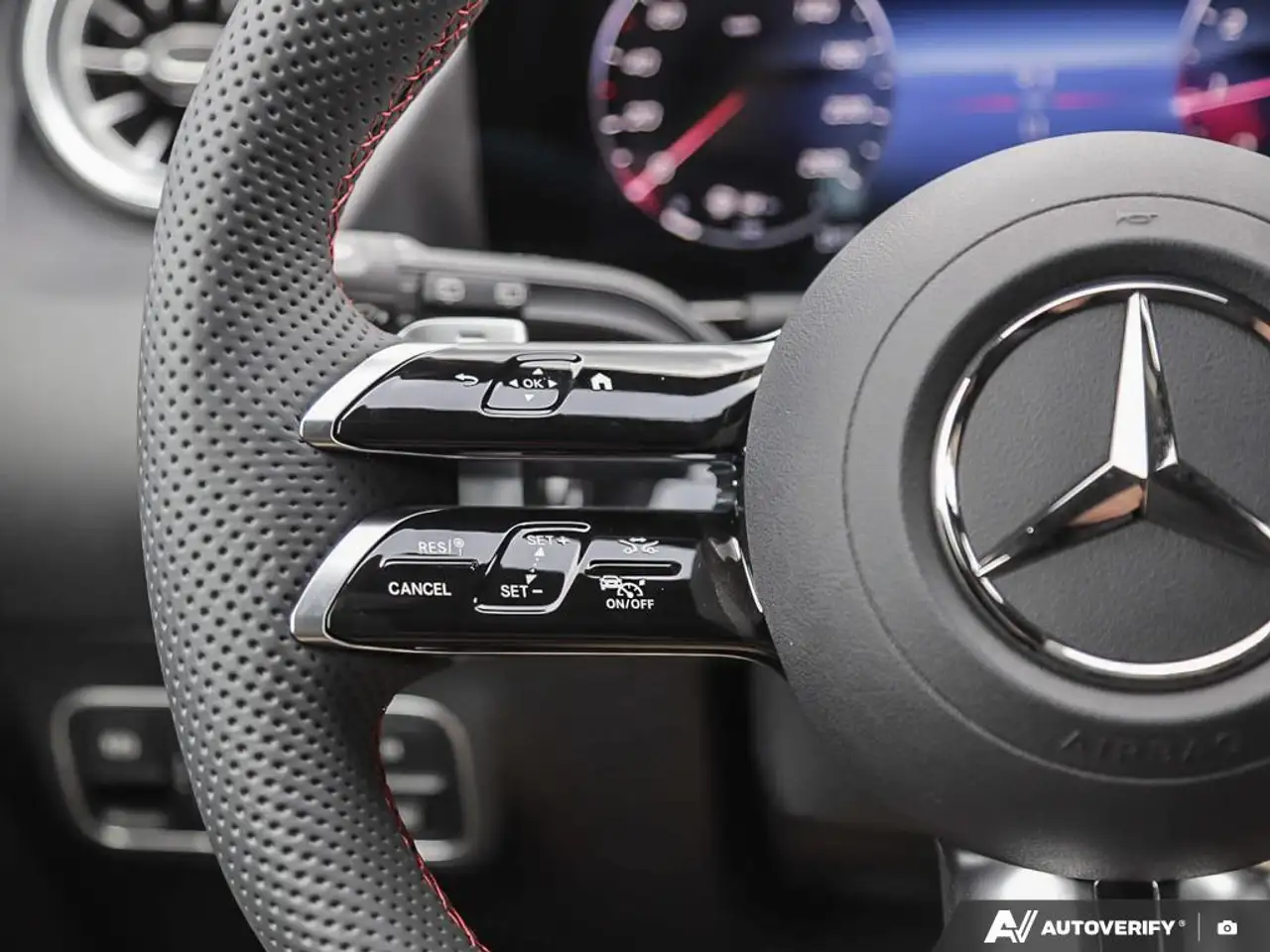 Mercedes-Benz GLA снимка Mercedes-Benz GLA