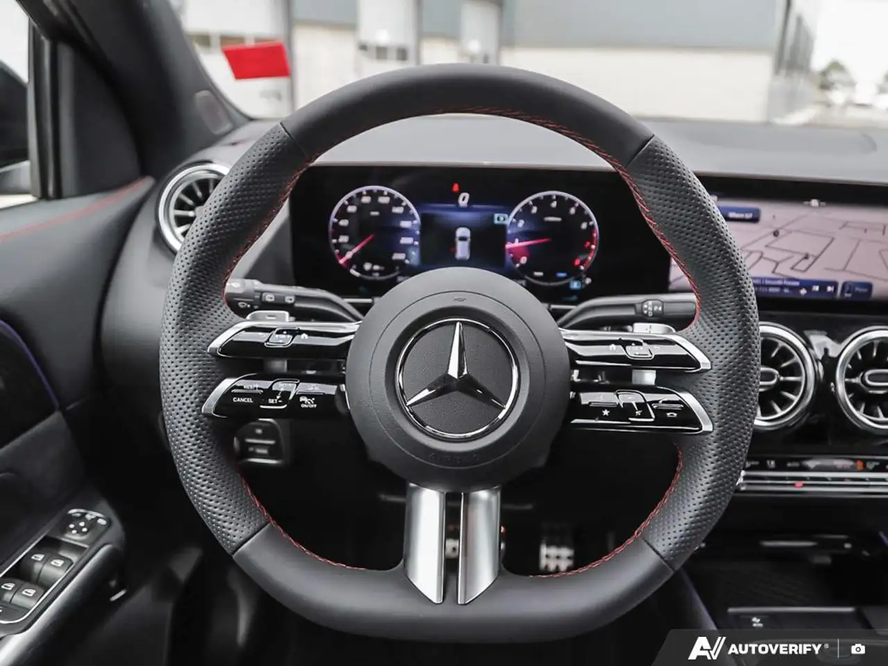 Mercedes-Benz GLA снимка Mercedes-Benz GLA