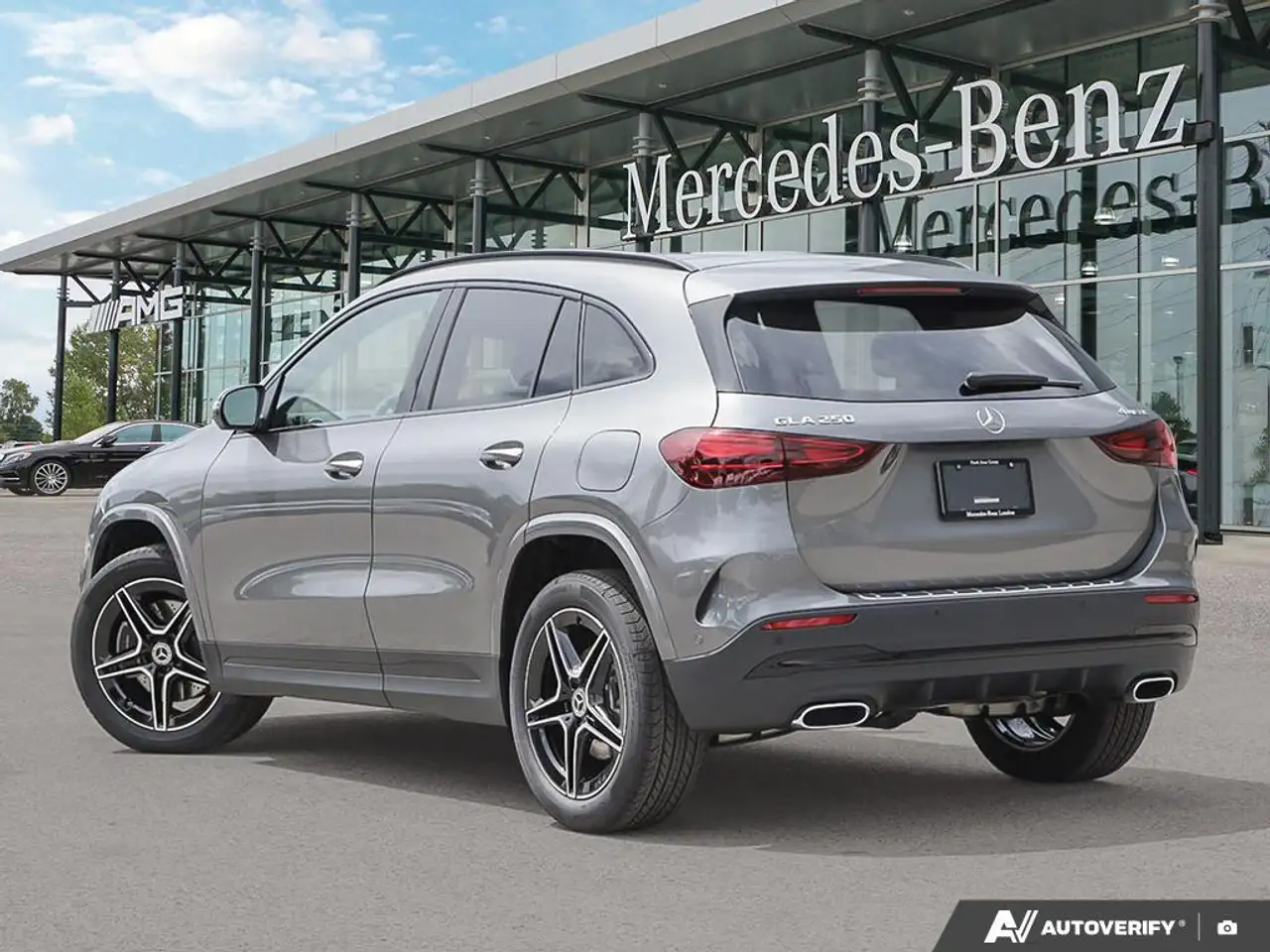 Mercedes-Benz GLA снимка Mercedes-Benz GLA
