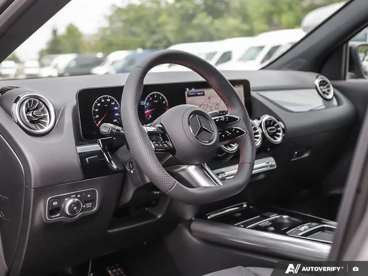 Mercedes-Benz GLA снимка Mercedes-Benz GLA