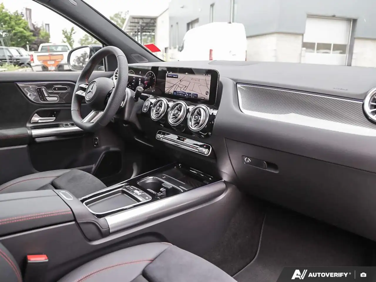 Mercedes-Benz GLA снимка Mercedes-Benz GLA